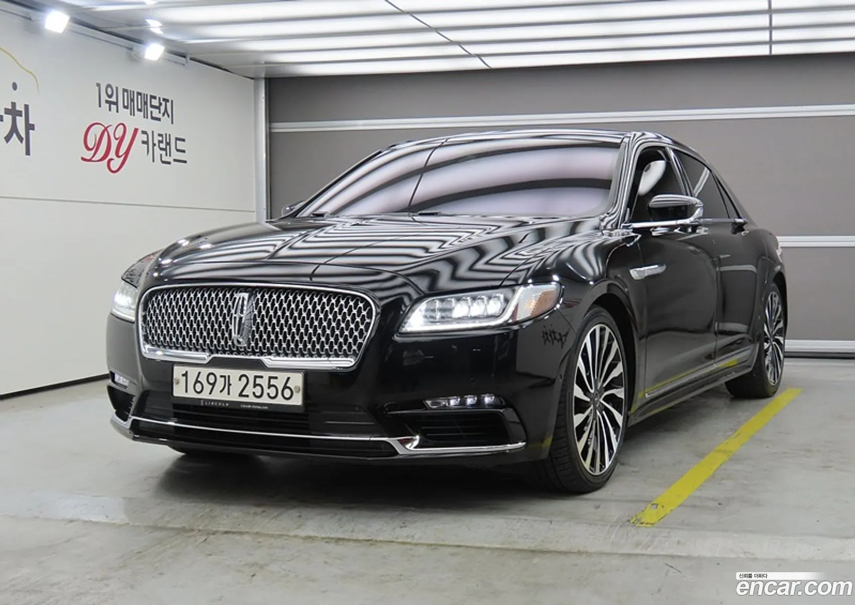 Lincoln Continental 10th Gen 2017 — 9