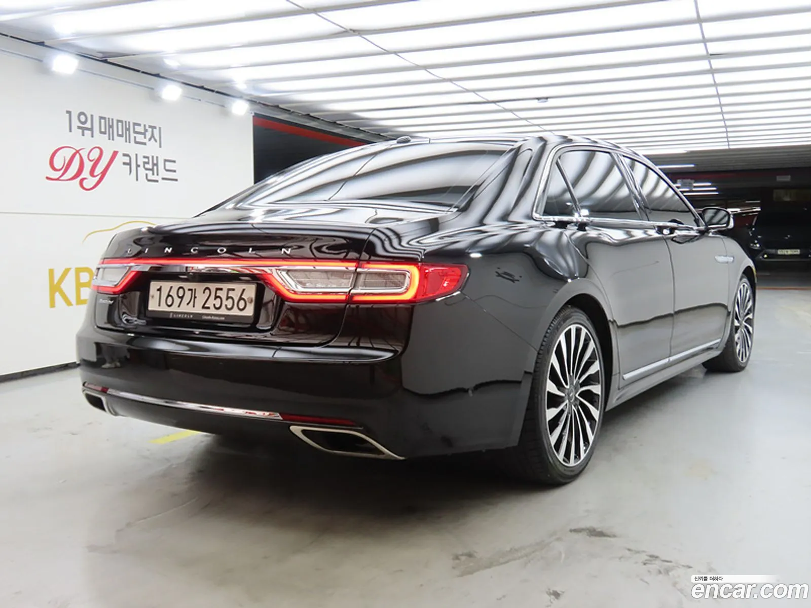 Lincoln Continental 10th Gen 2017 — 8