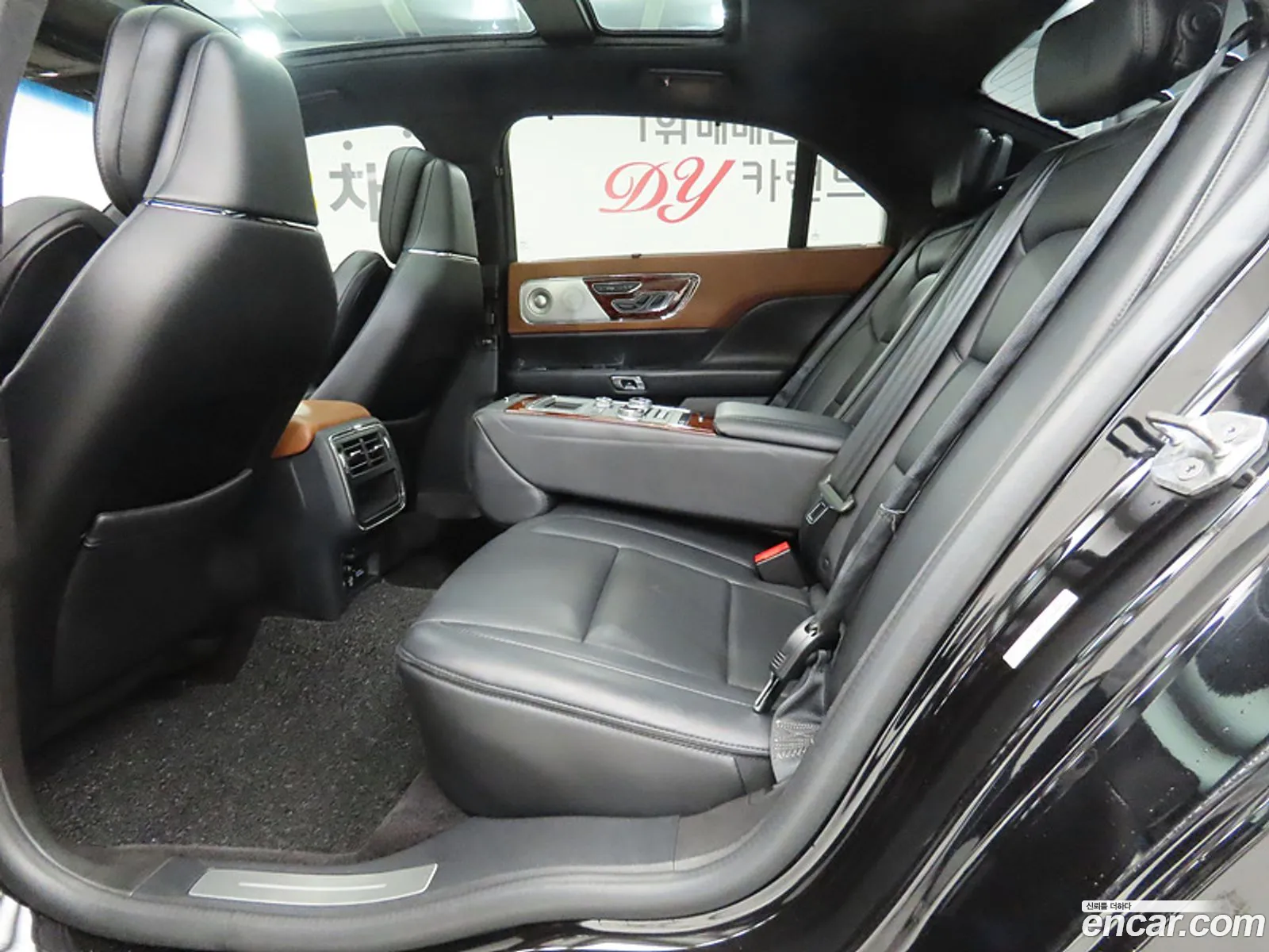 Lincoln Continental 10th Gen 2017 — 13