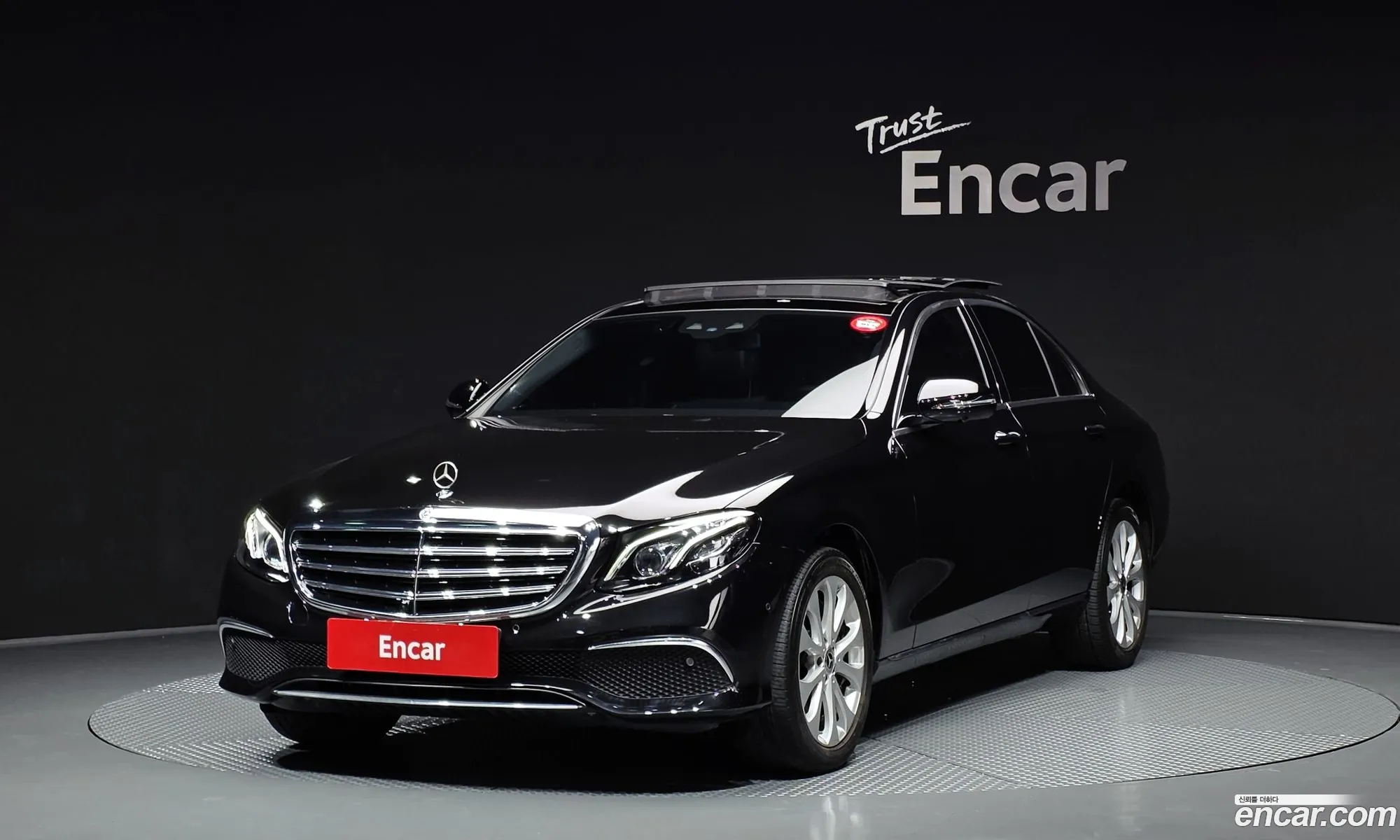 Mercedes-Benz E-Class W213 2019 WDDZF4KB1KA604638 — 3