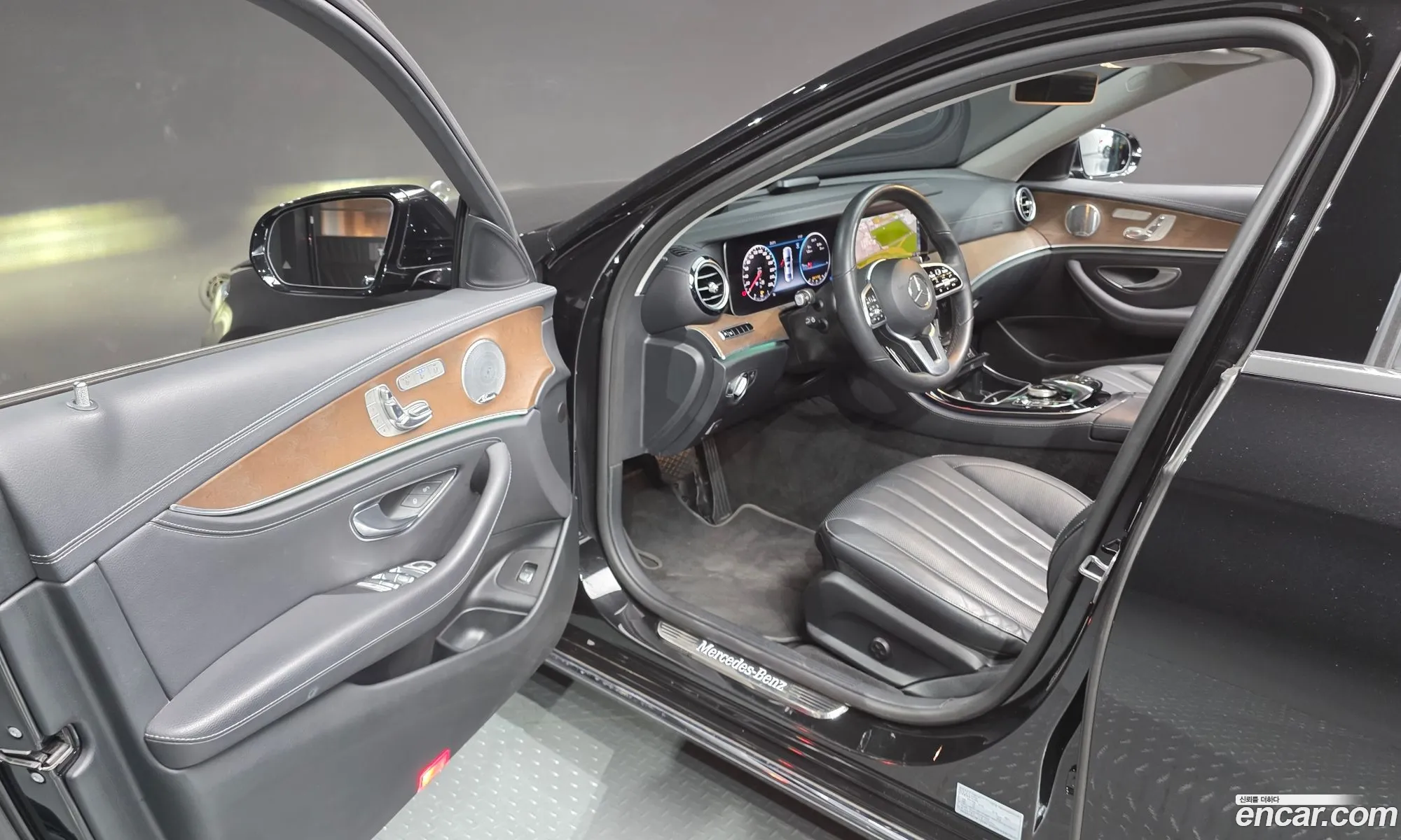 Mercedes-Benz E-Class W213 2019 WDDZF4KB1KA604638 — 12