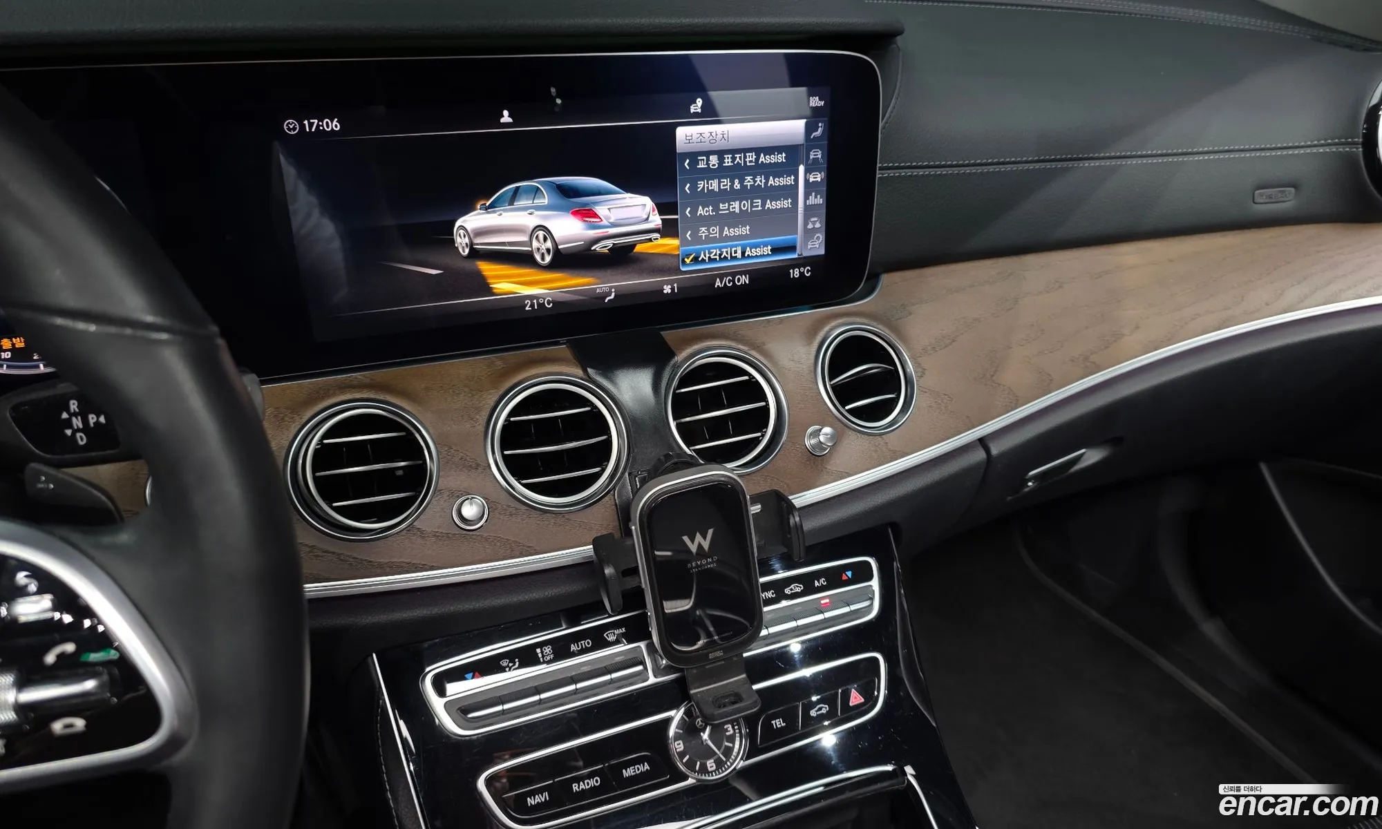 Mercedes-Benz E-Class W213 2019 WDDZF4KB1KA604638 — 17
