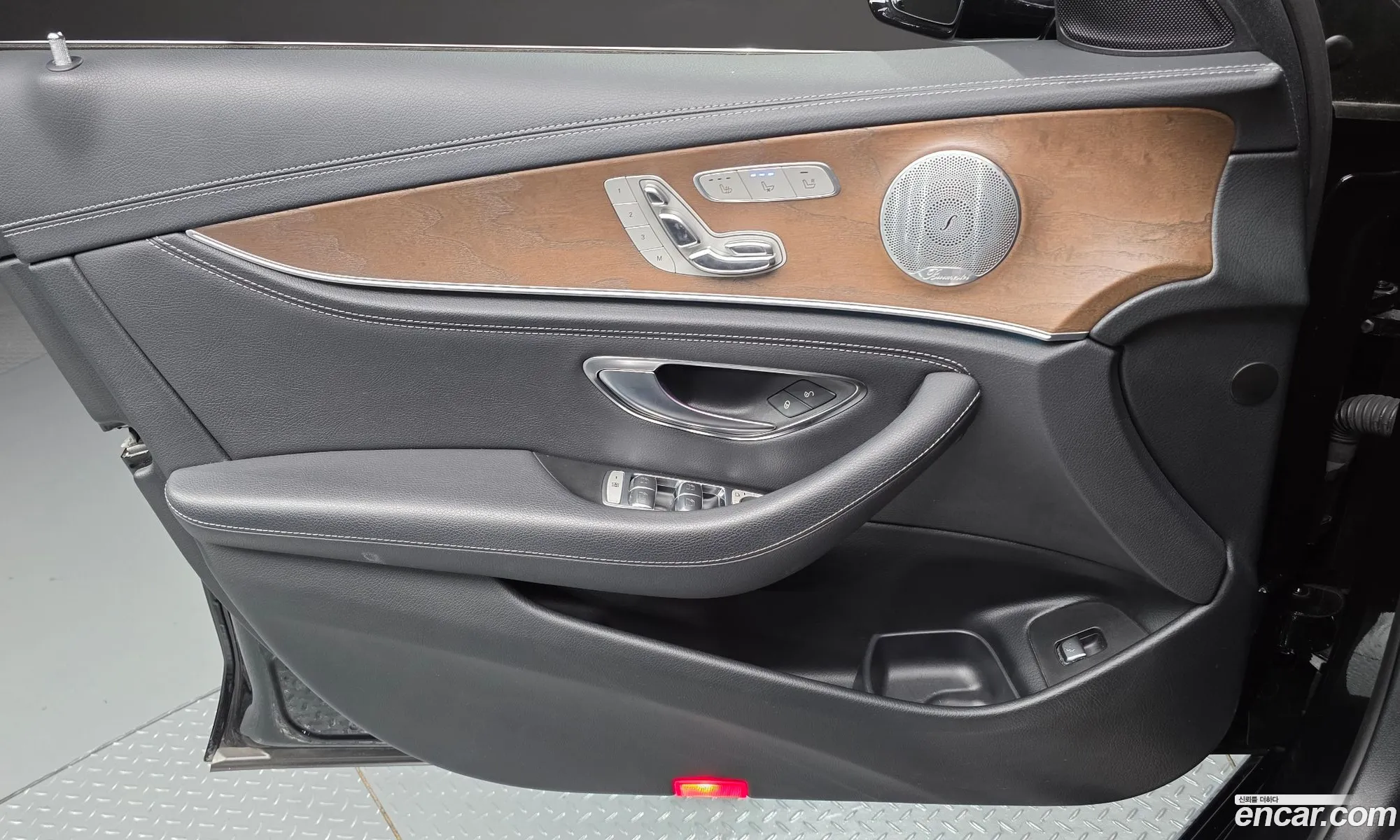 Mercedes-Benz E-Class W213 2019 WDDZF4KB1KA604638 — 23