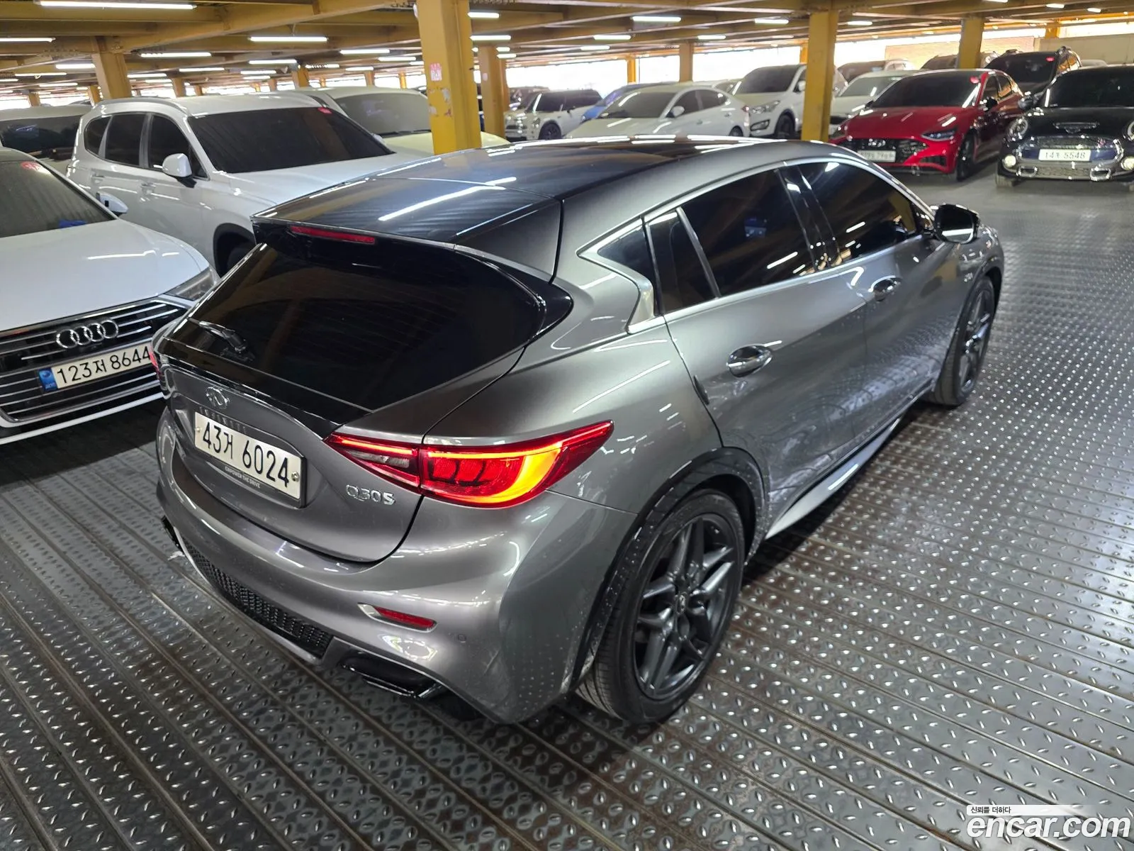 Infiniti Q30