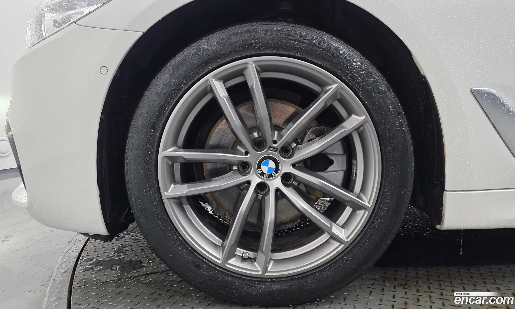 BMW 5 Series 2017 WBAJC3100JG995798 — 2