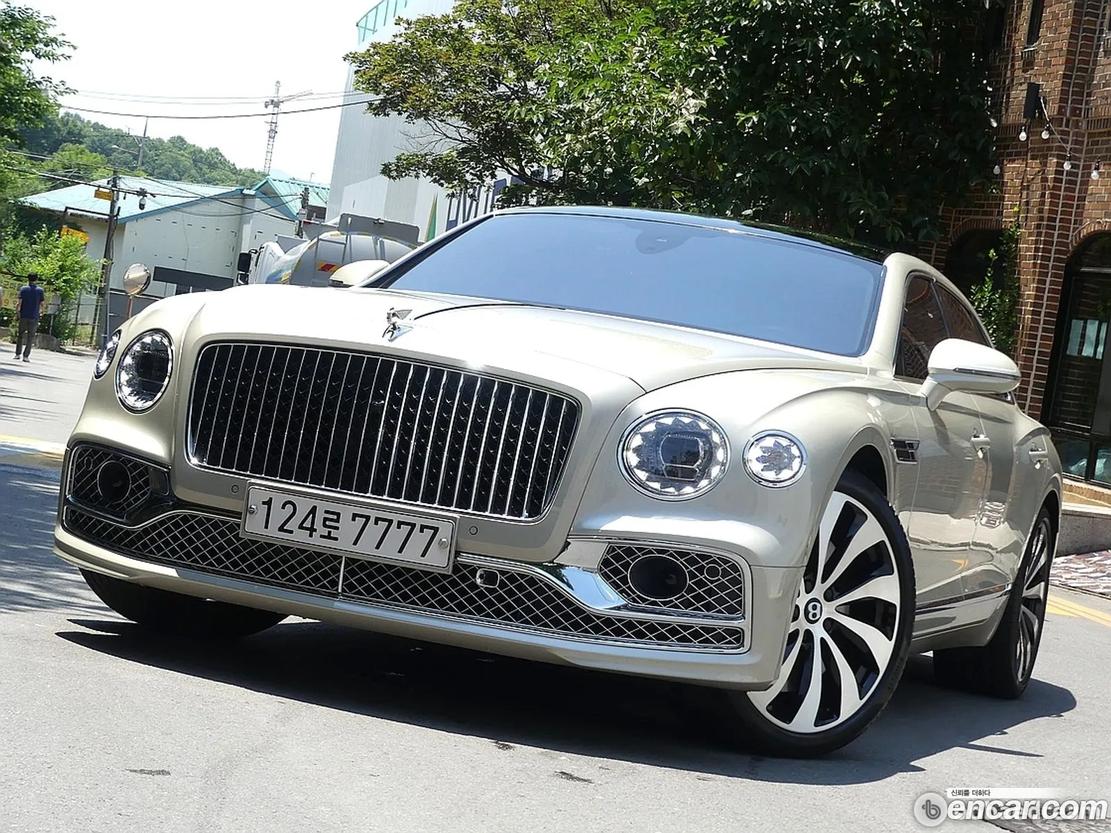 Bentley Flying Spur 2023 — 12