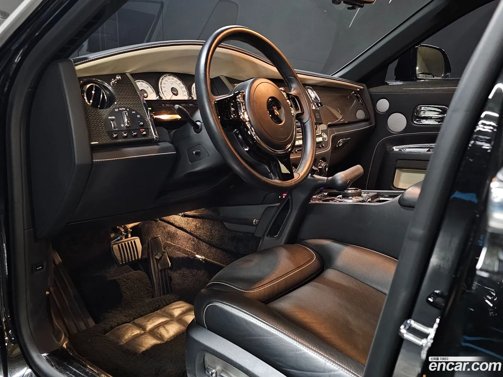 Rolls-Royce Ghost 2017 — 15