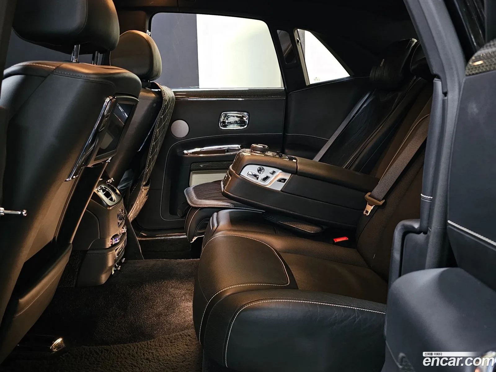 Rolls-Royce Ghost 2017 — 17