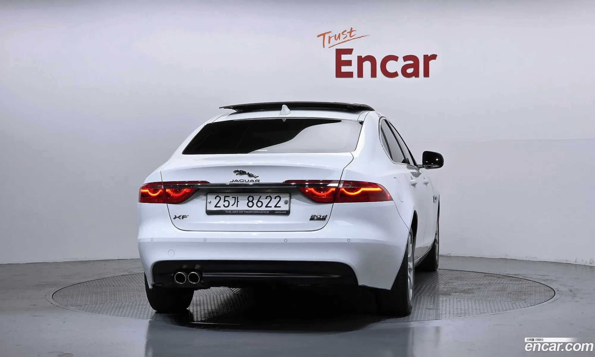 Jaguar XF 2017 — 16