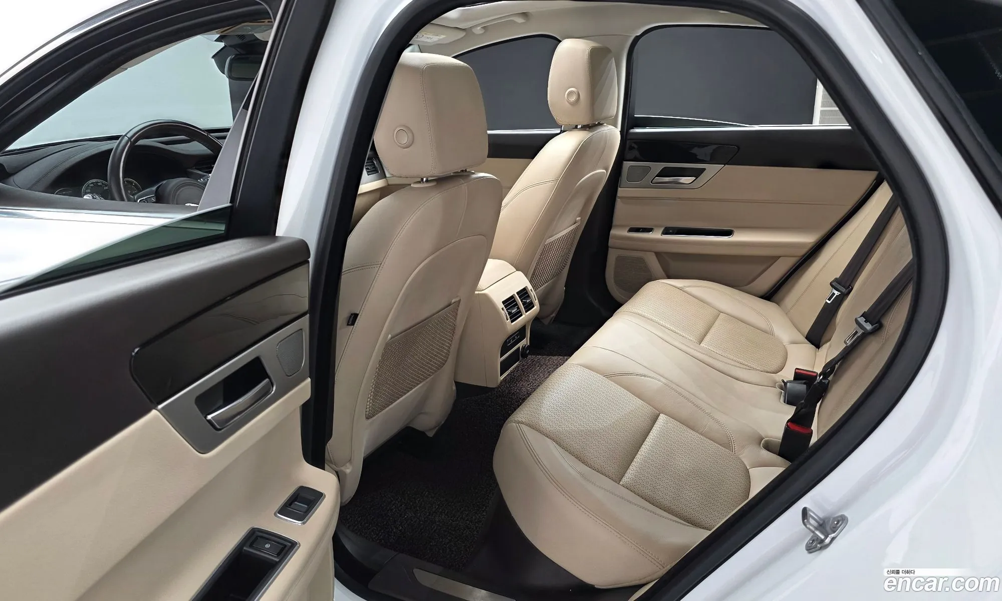 Jaguar XF 2017 — 15