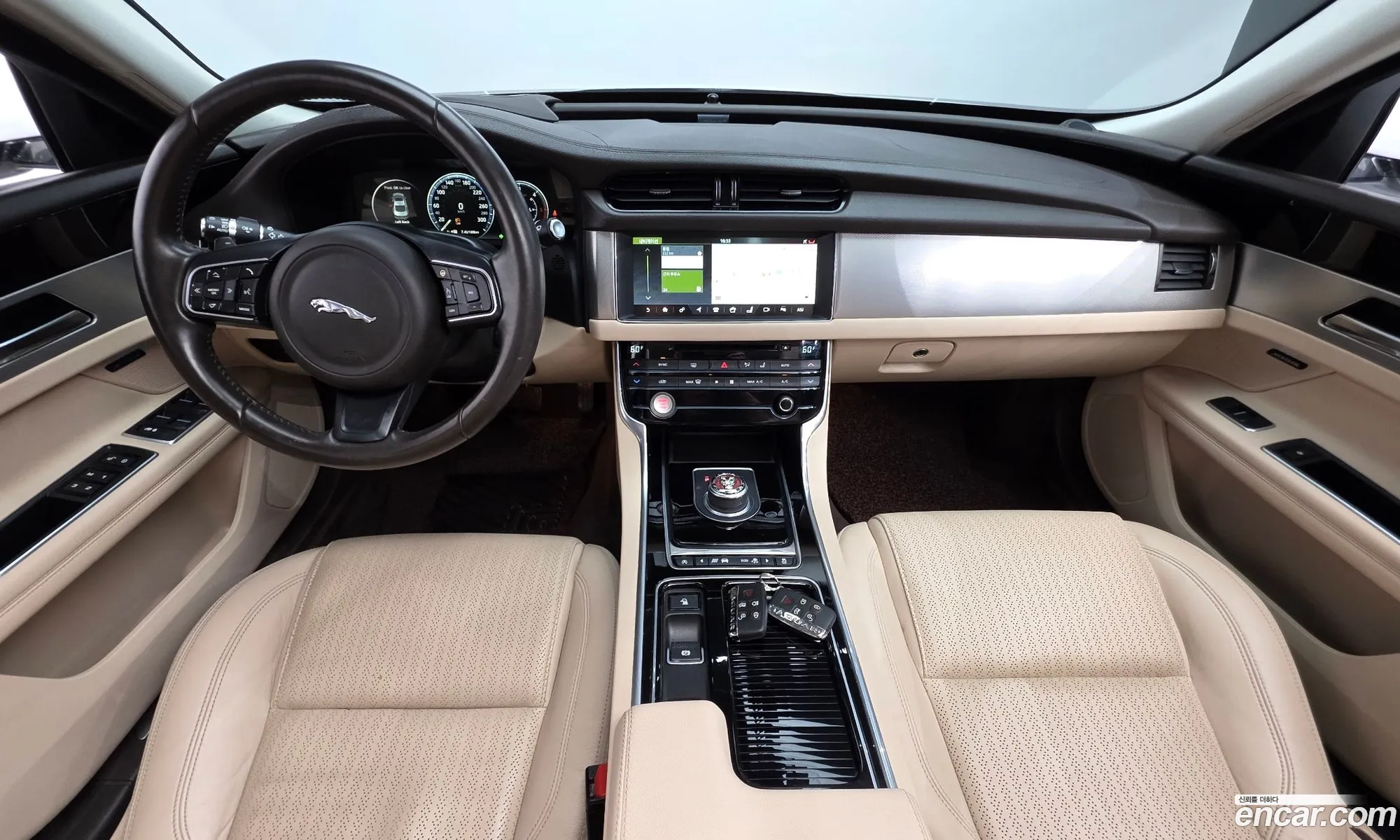 Jaguar XF 2017 — 18