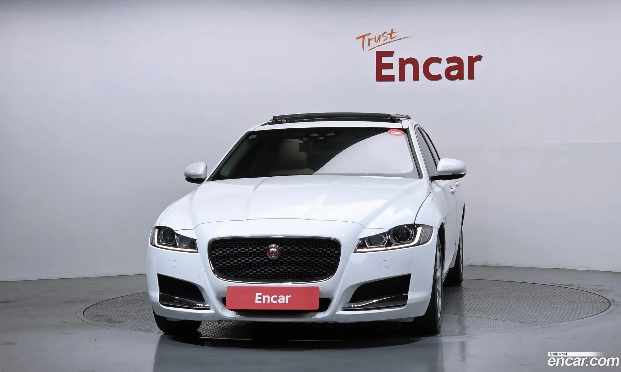 Jaguar XF 2017 — 12
