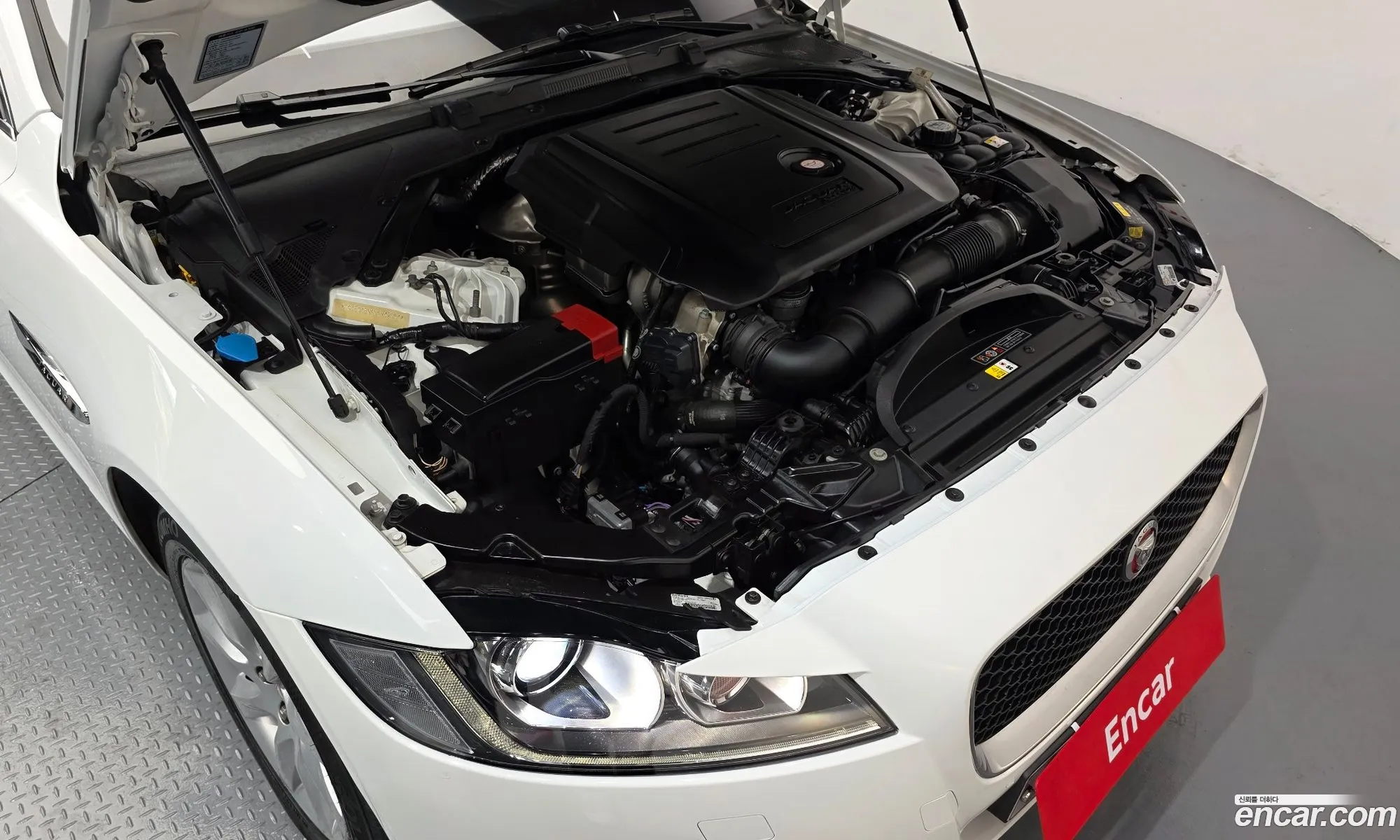 Jaguar XF 2017 — 11