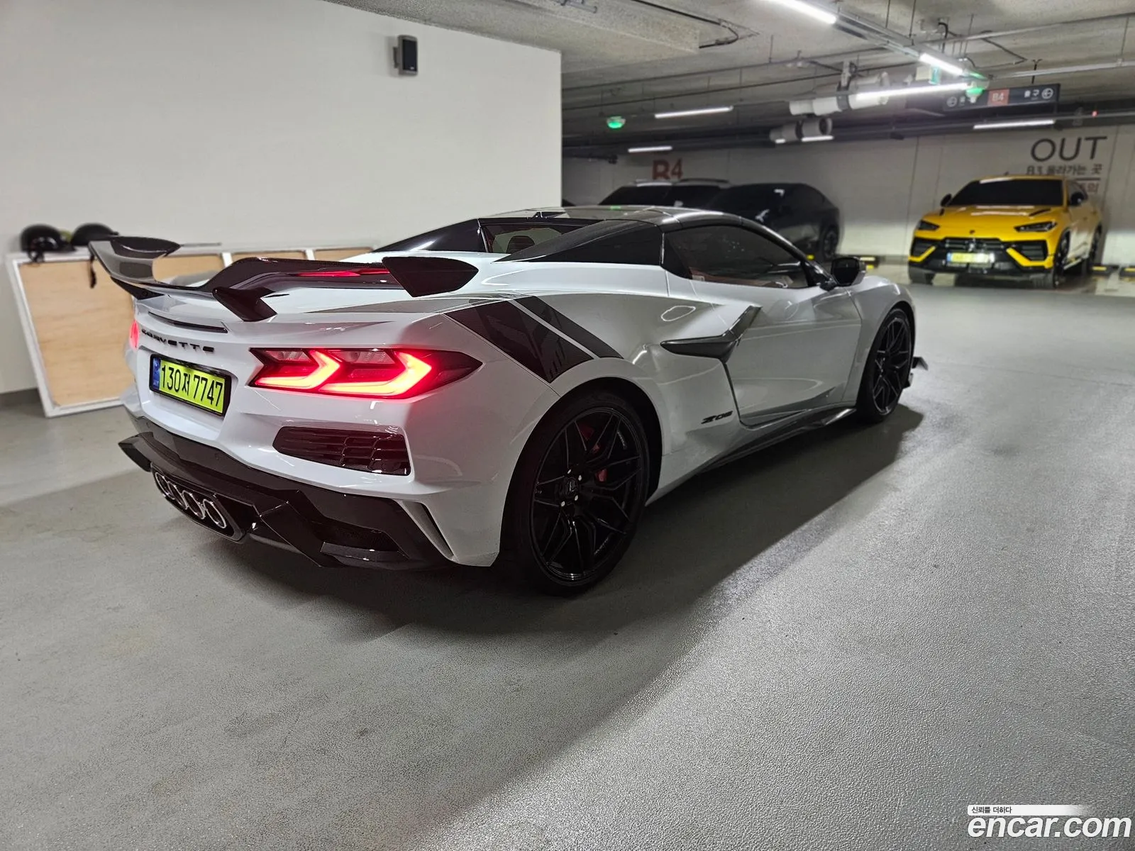 Chevrolet Corvette 2023 — 17