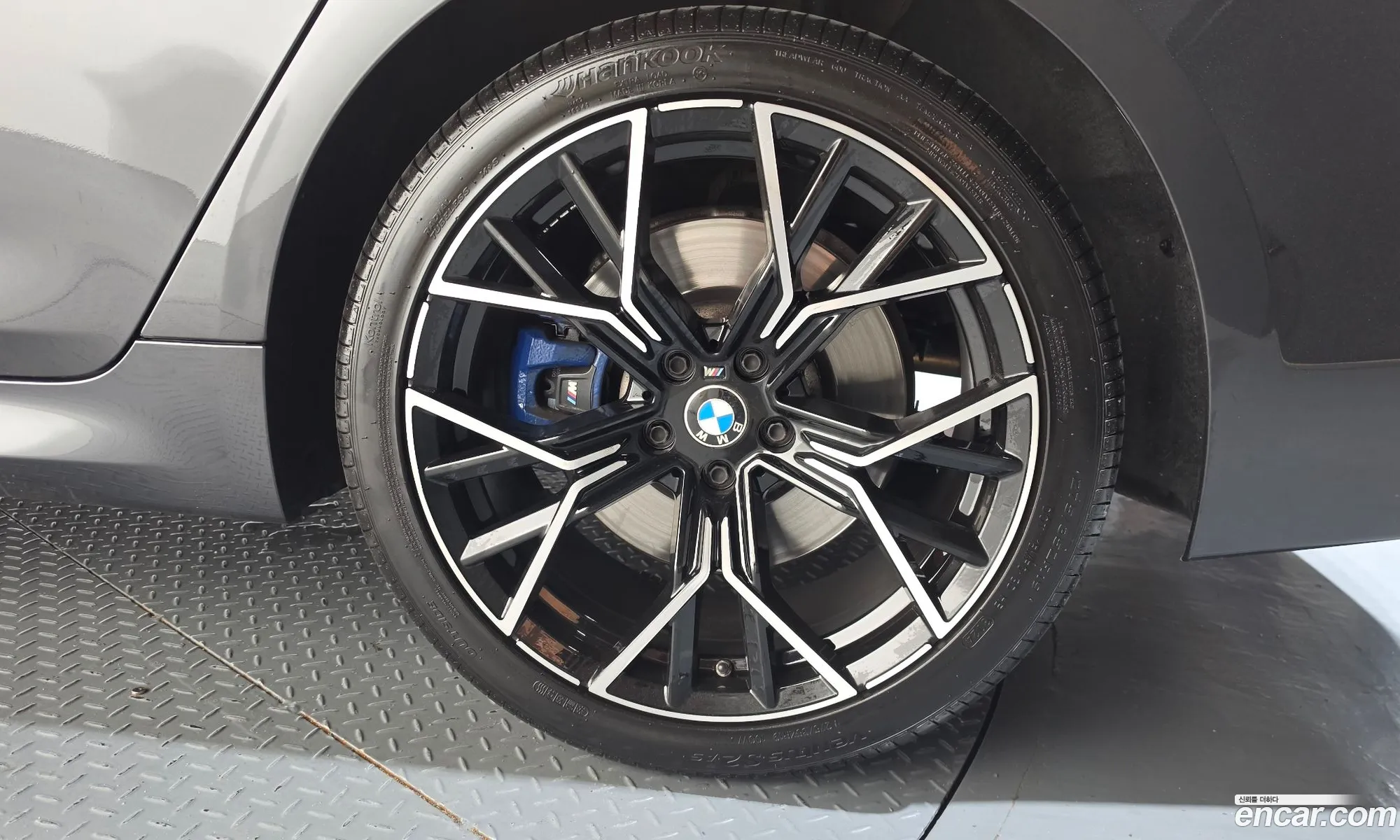 BMW 5 Series 2018 WBAJD3109JB255080 — 18