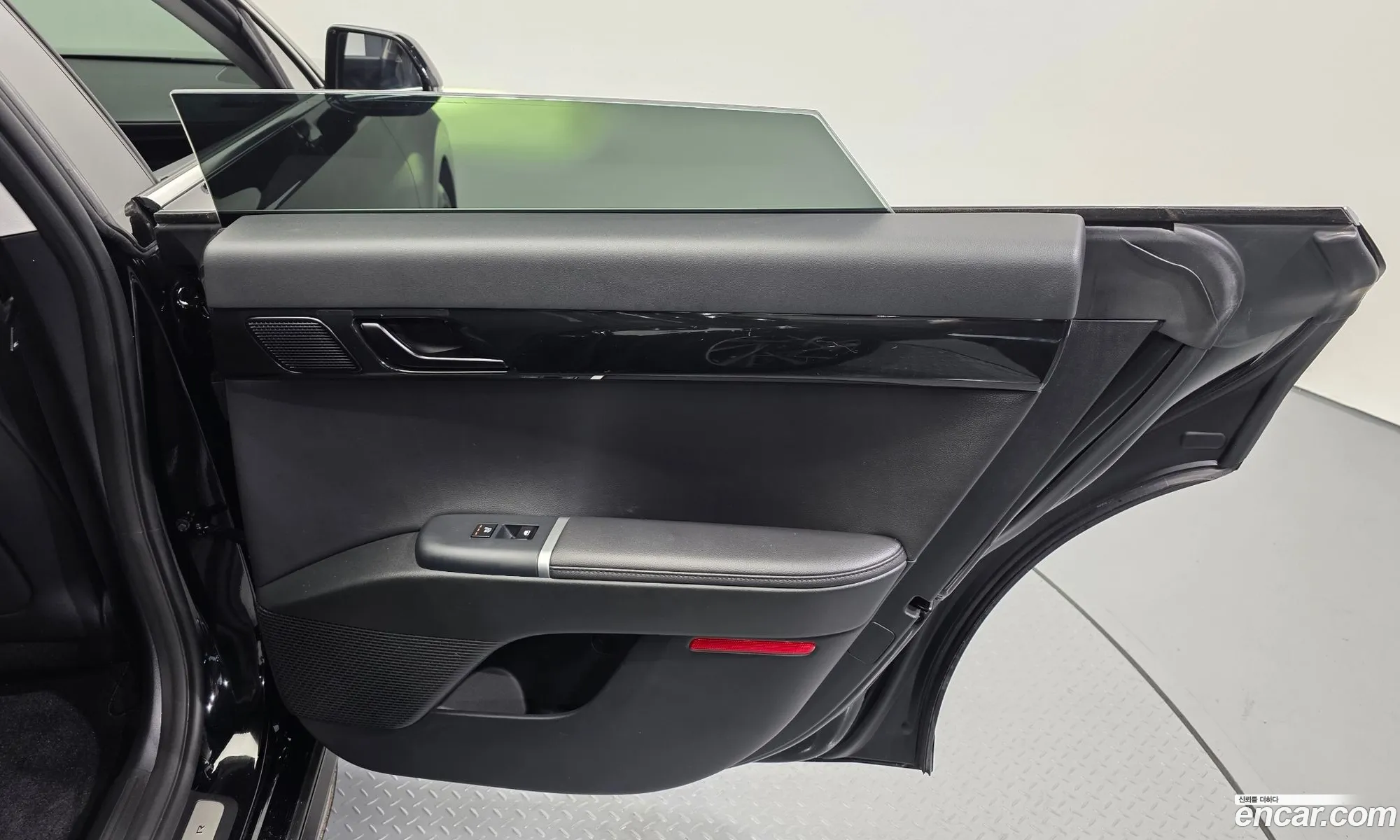 Hyundai Grandeur Hybrid 2023 — 10