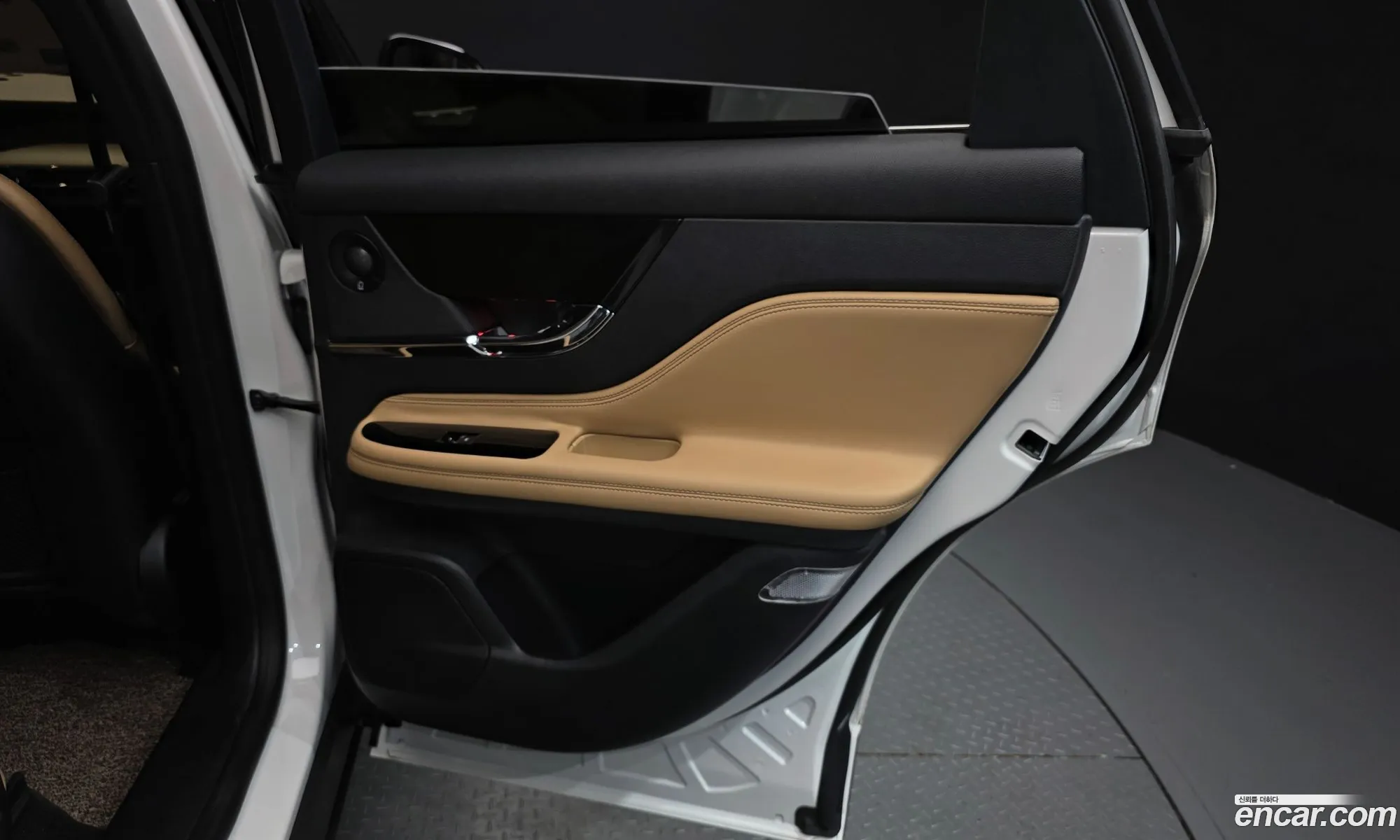 Lincoln Corsair 2022 5LMCJ2D98NUL00389 — 30