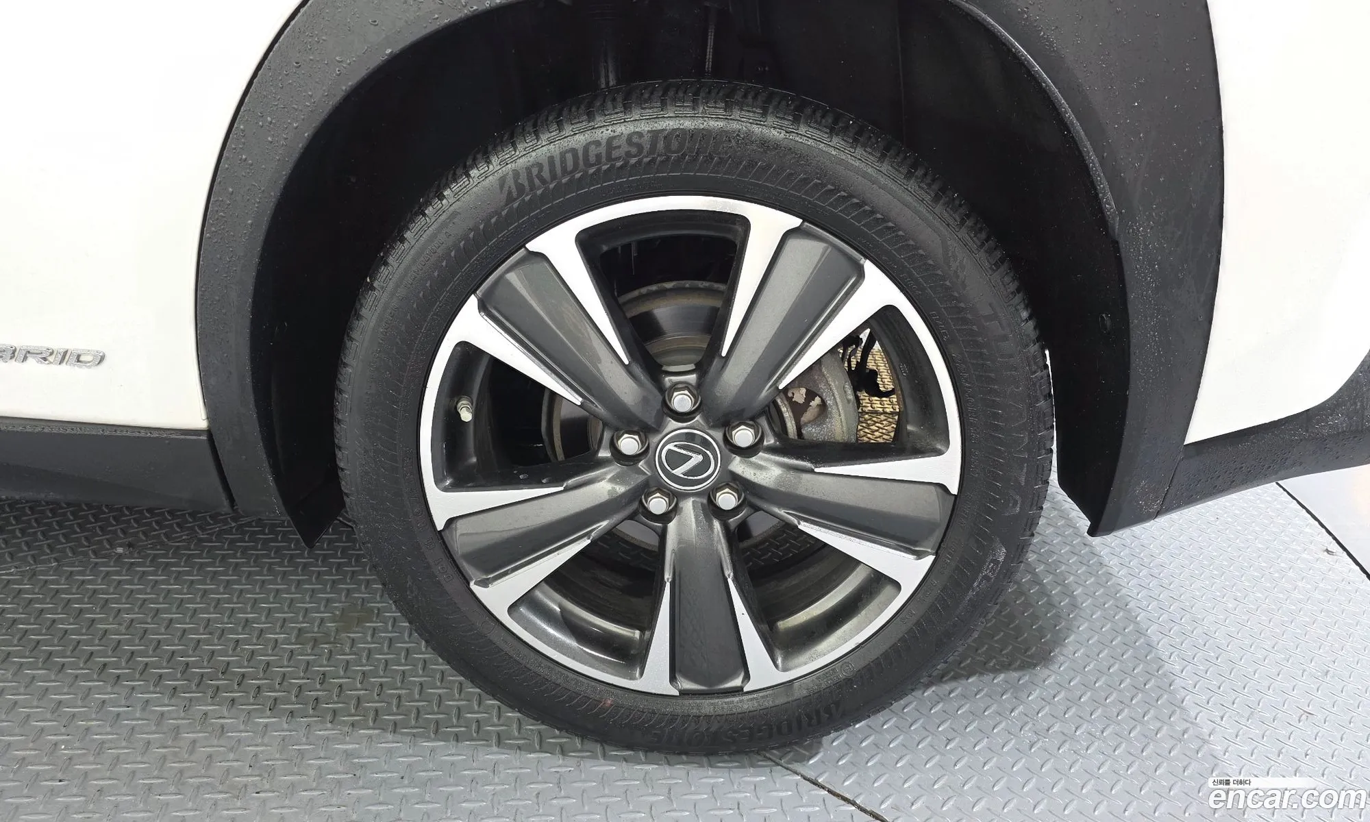 Lexus UX250h 2019 — 14