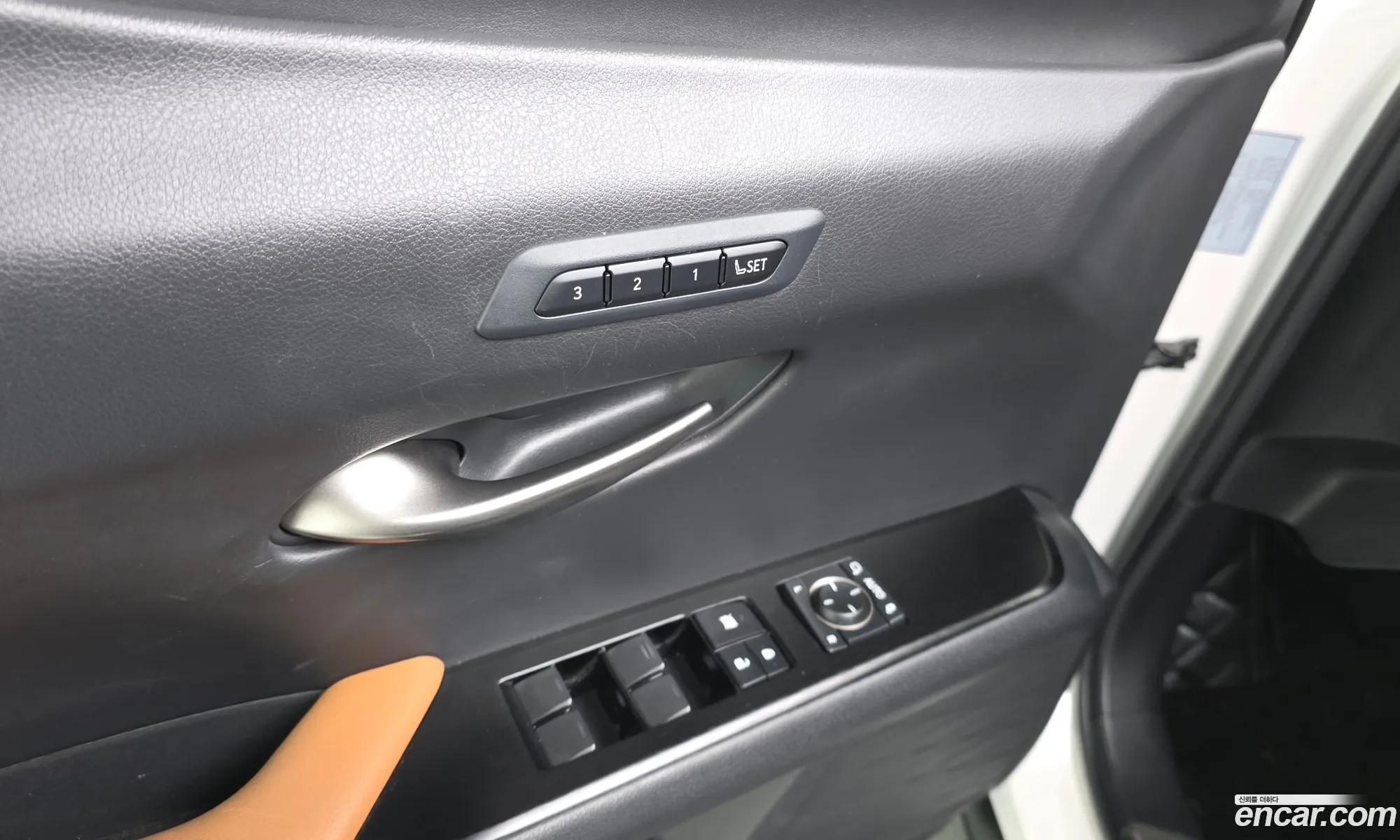 Lexus UX250h 2019 — 9
