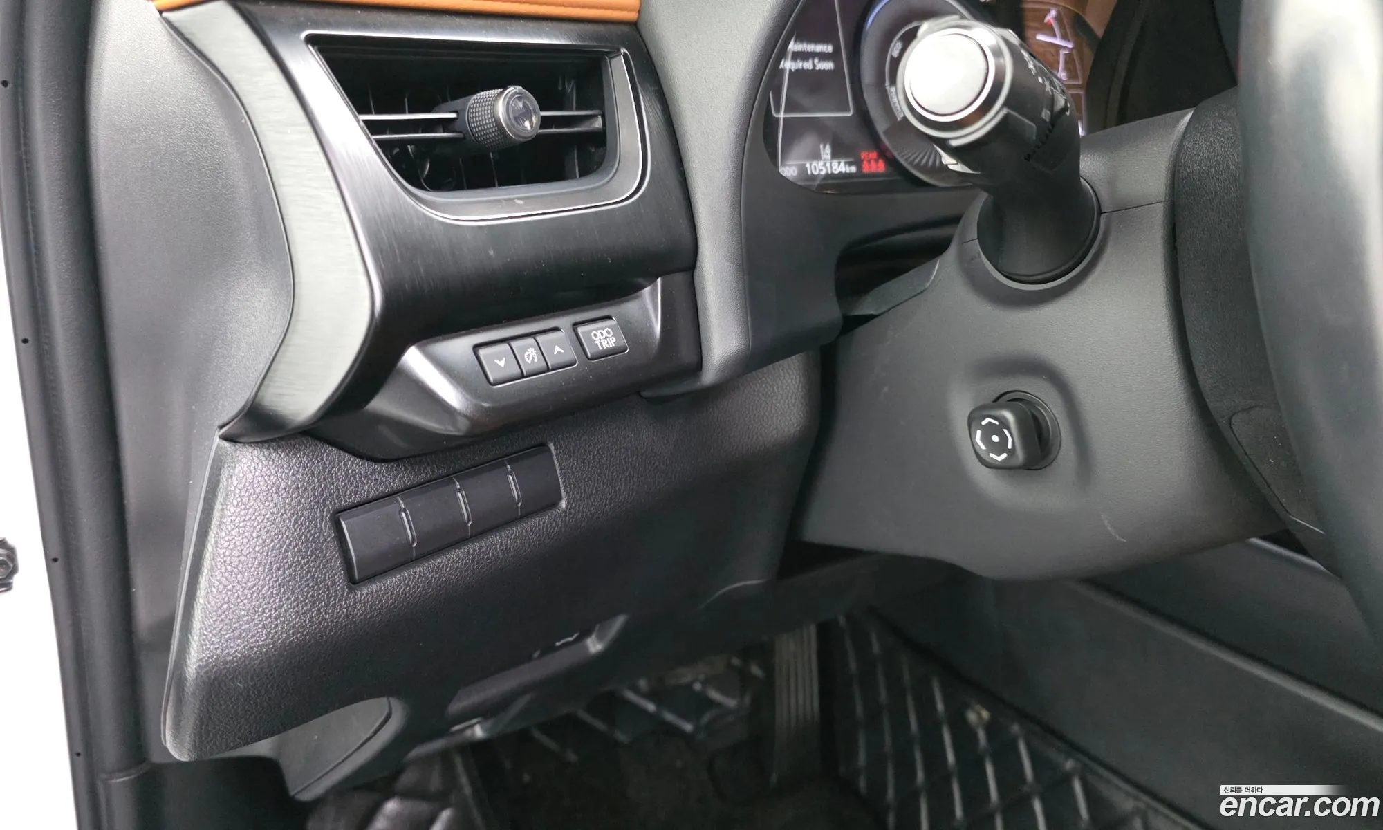 Lexus UX250h 2019 — 21