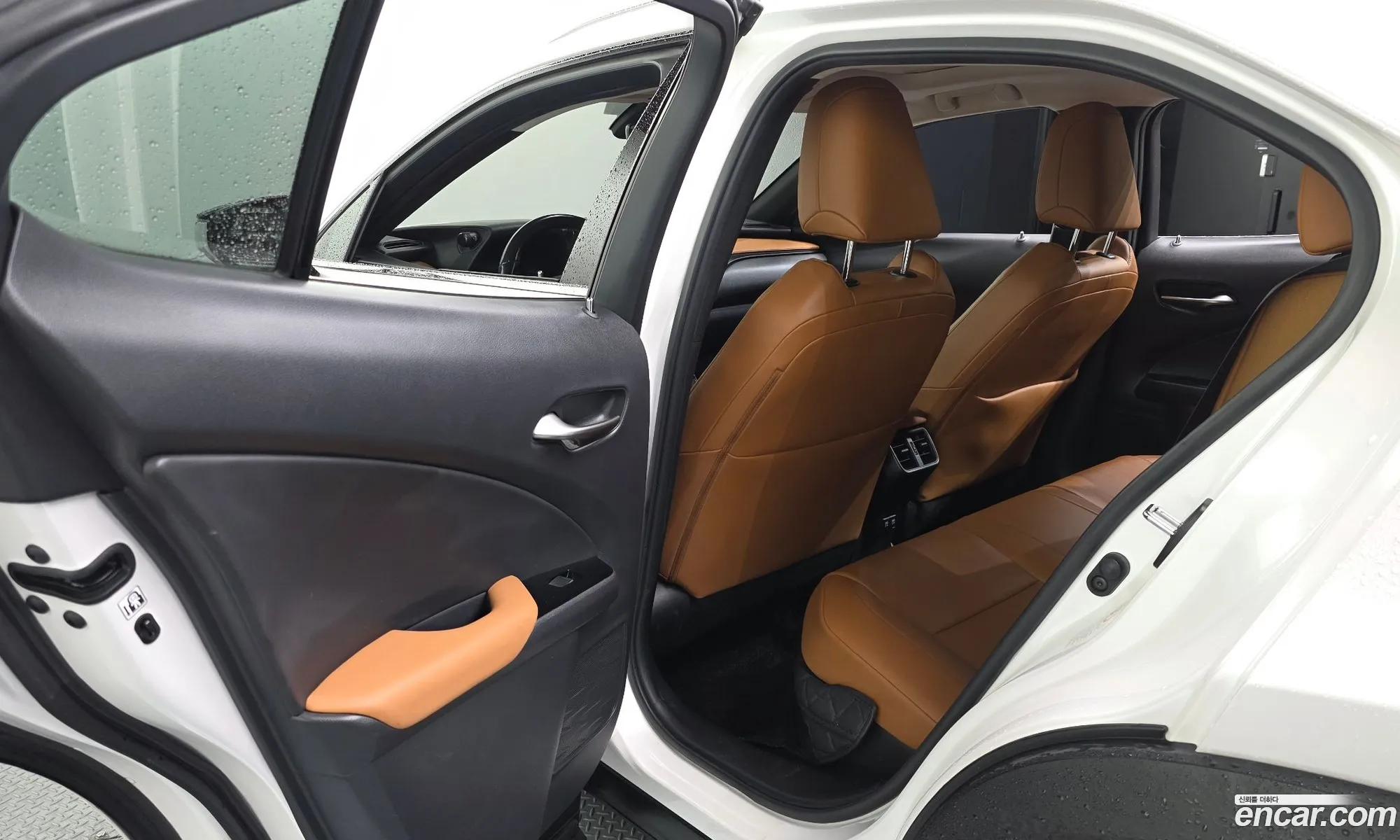 Lexus UX250h 2019 — 15
