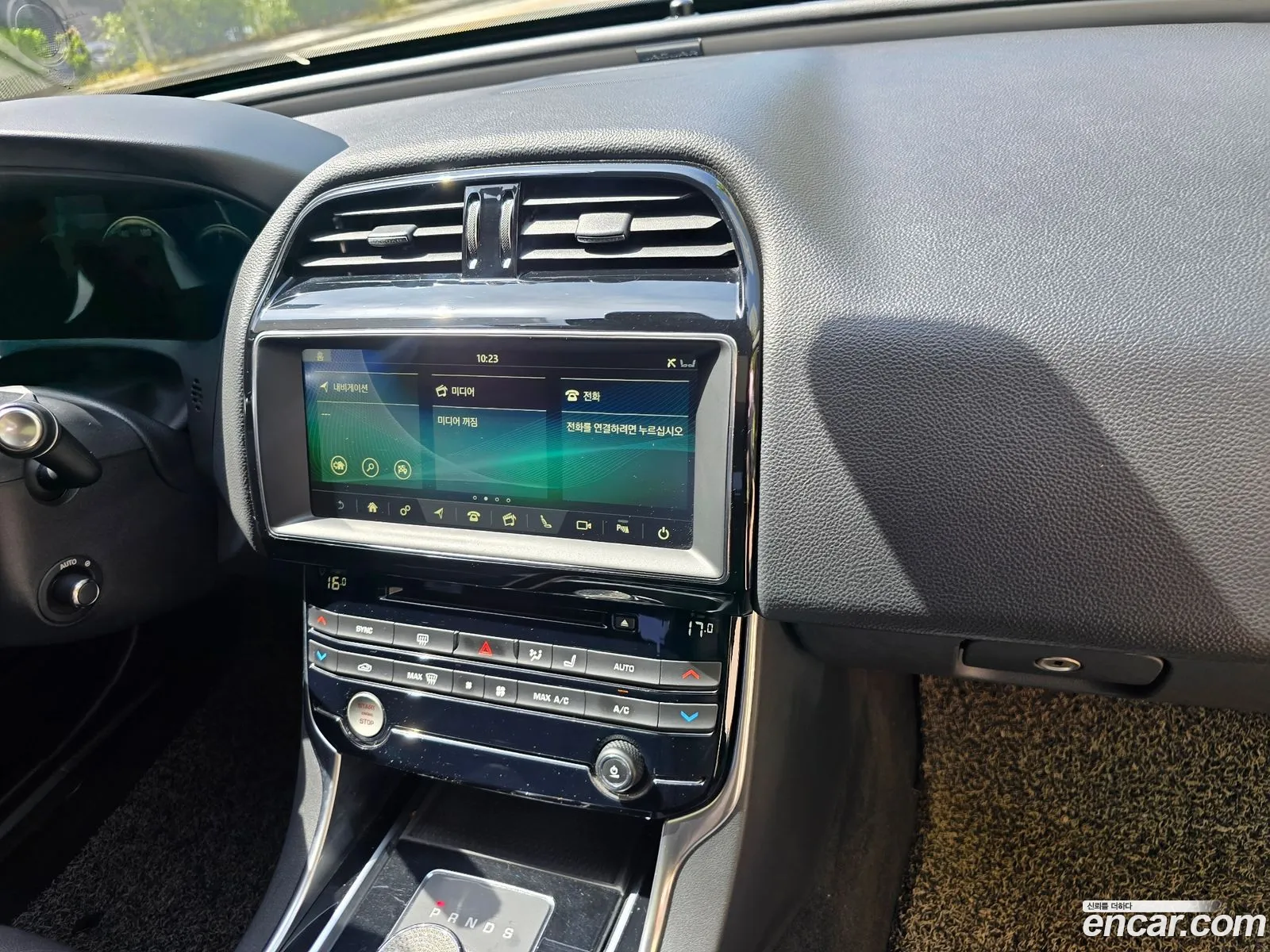 Jaguar XE 2018 — 17