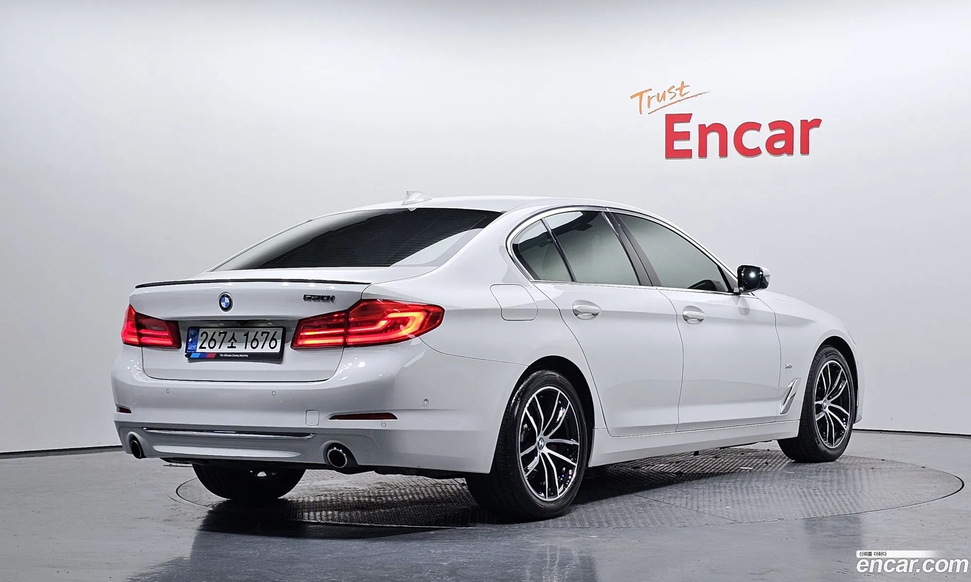 BMW 5 Series 2019 WBAJD3102KB317064 — 17