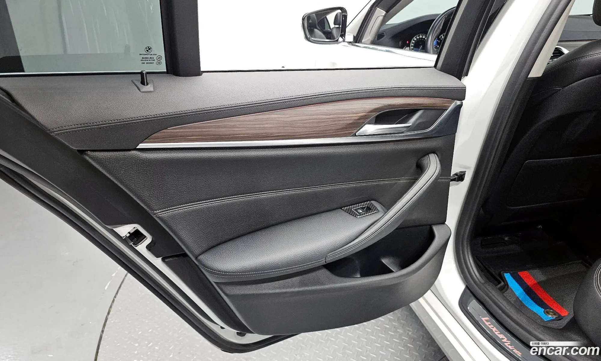 BMW 5 Series 2019 WBAJD3102KB317064 — 16