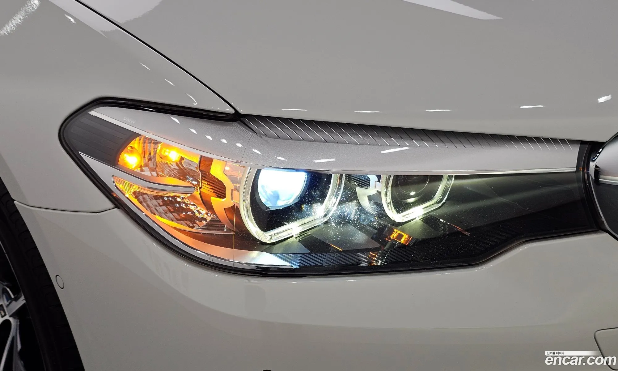 BMW 5 Series 2019 WBAJD3102KB317064 — 30