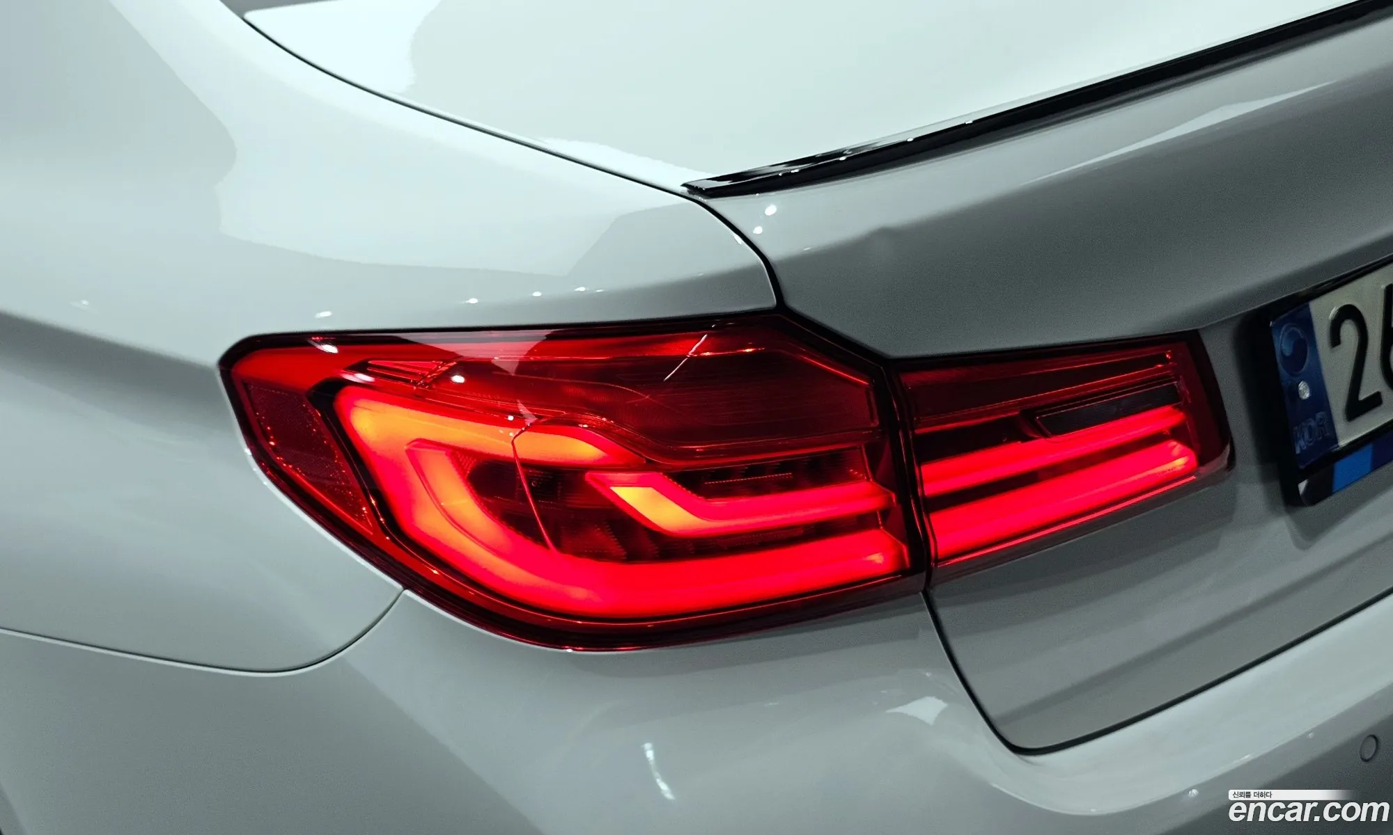 BMW 5 Series 2019 WBAJD3102KB317064 — 4
