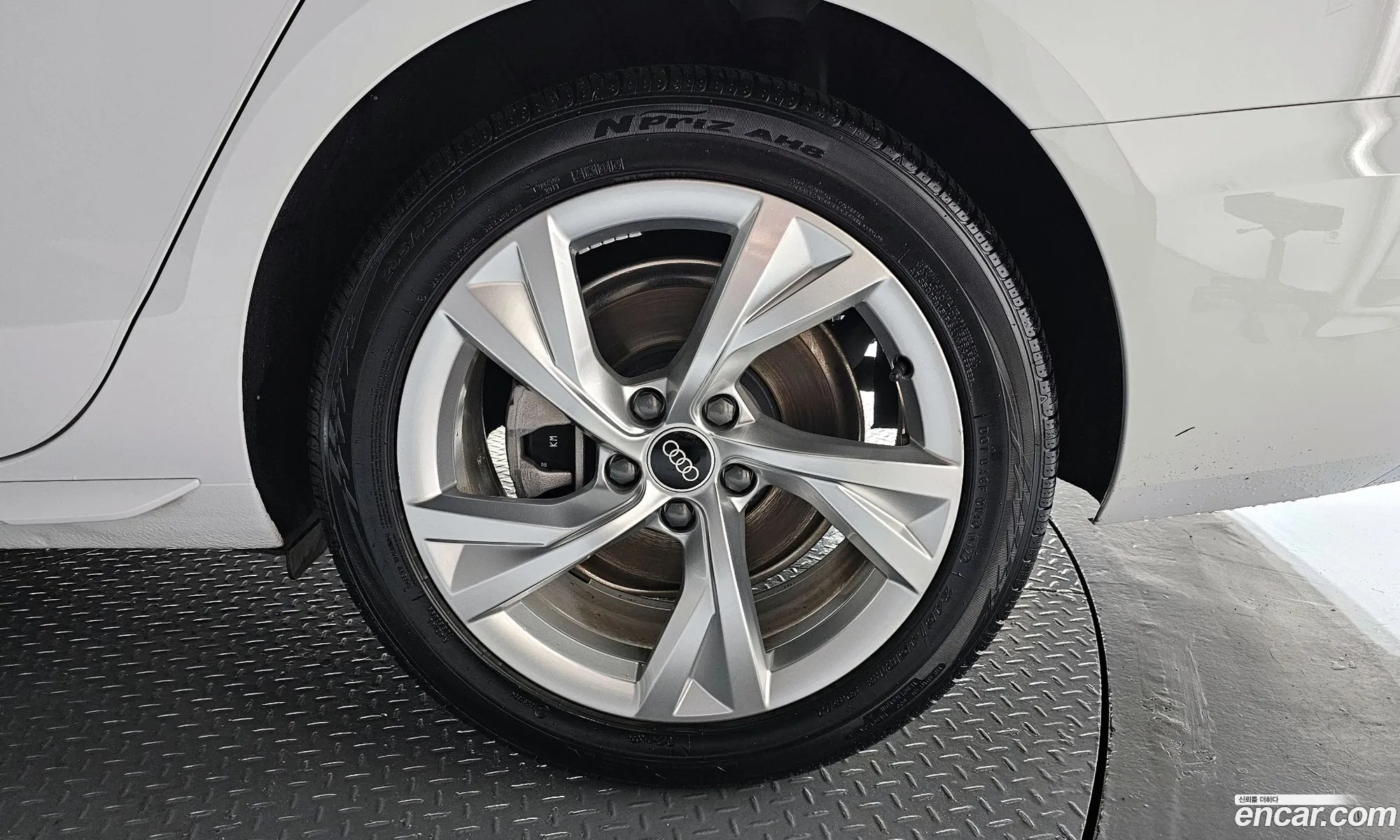 Audi A4 2021 WAUZZZF45MA076449 — 2