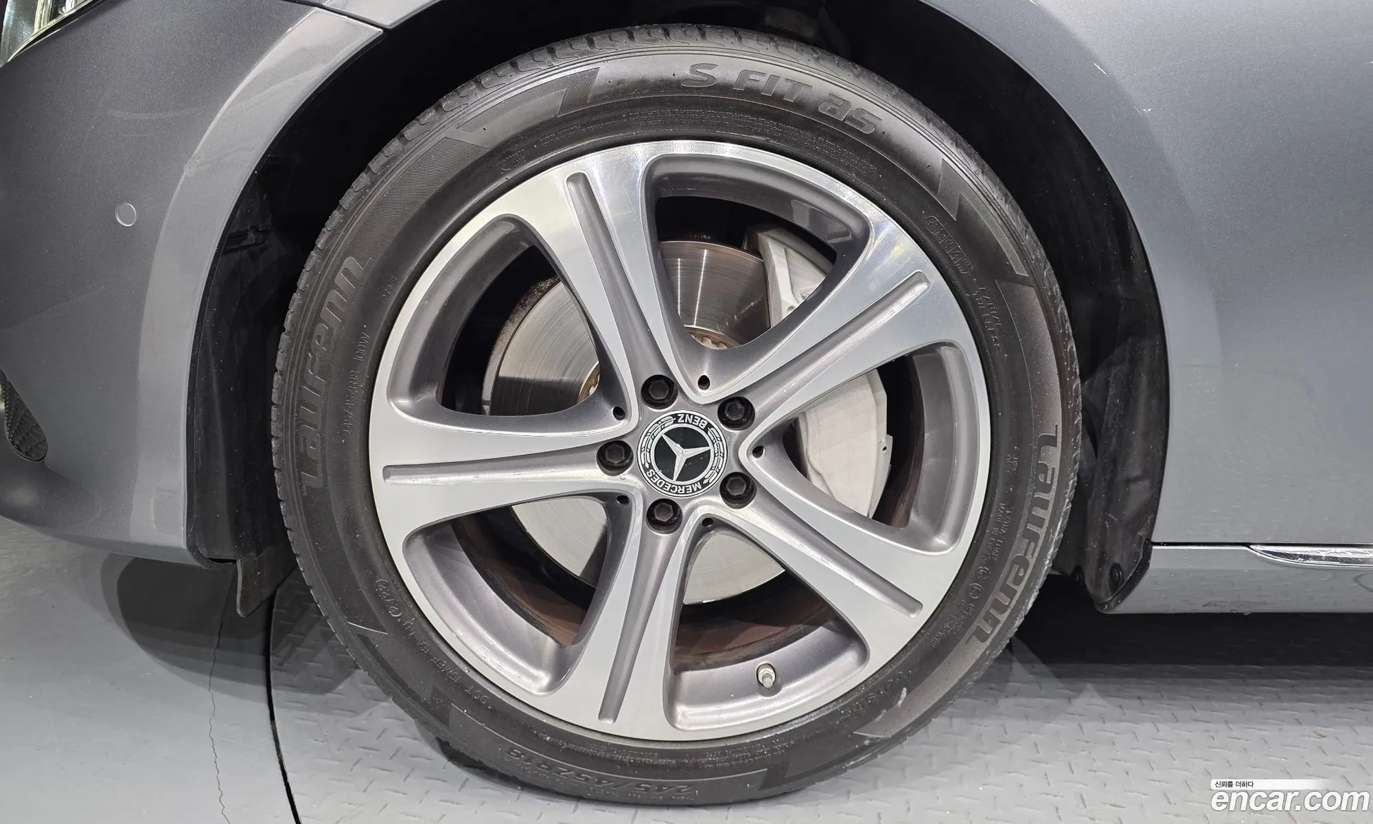 Mercedes-Benz E-Class W213 2019 WDDZF4JB1KA617326 — 10