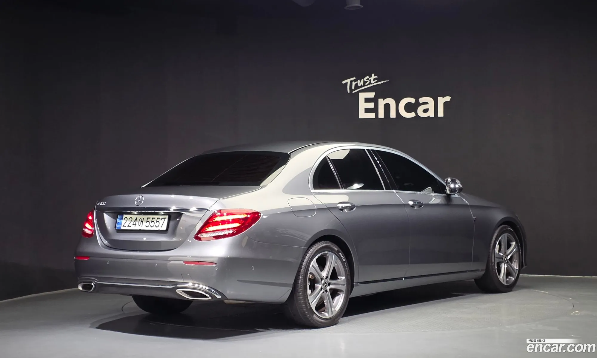 Mercedes-Benz E-Class W213 2019 WDDZF4JB1KA617326 — 2