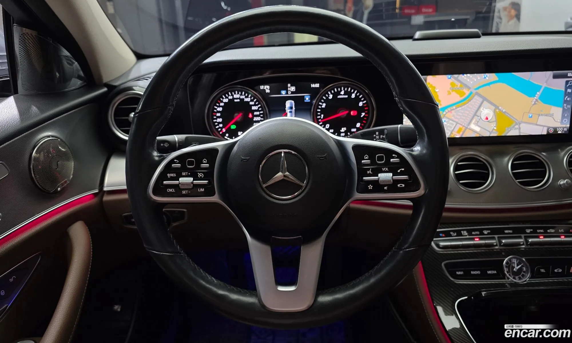 Mercedes-Benz E-Class W213 2019 WDDZF4JB1KA617326 — 17