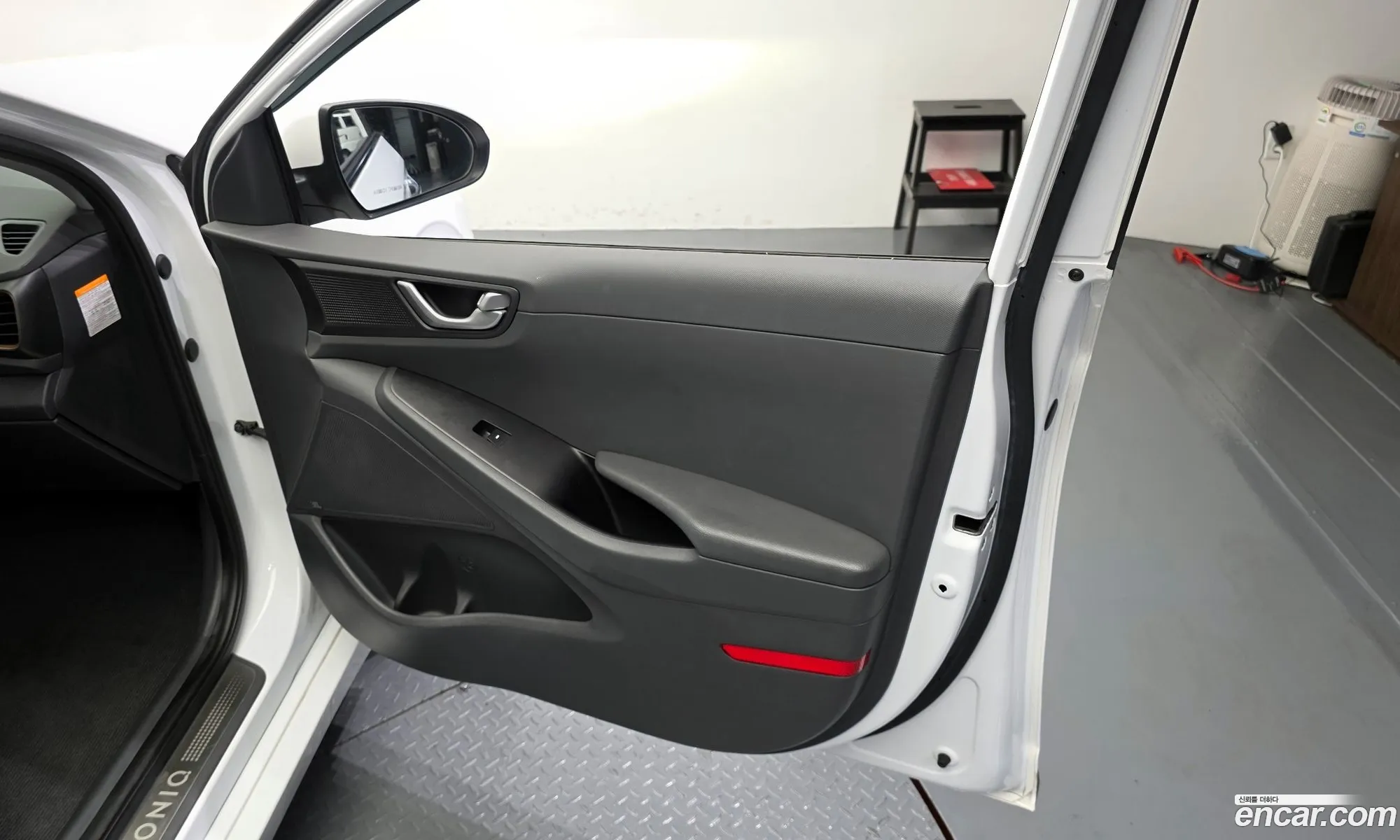 Hyundai Ioniq Electric 2016 — 28