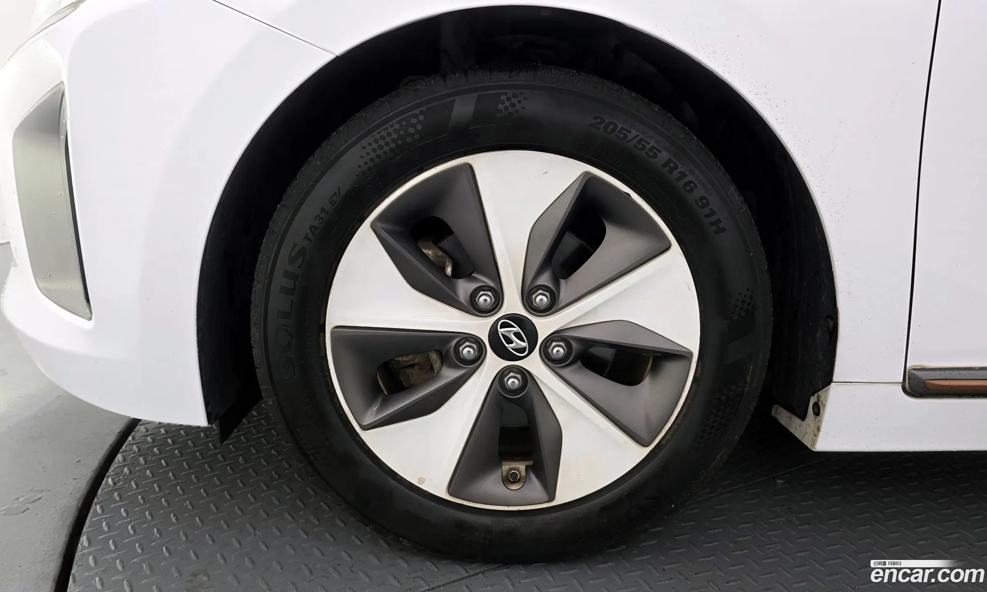 Hyundai Ioniq Electric 2016 — 23