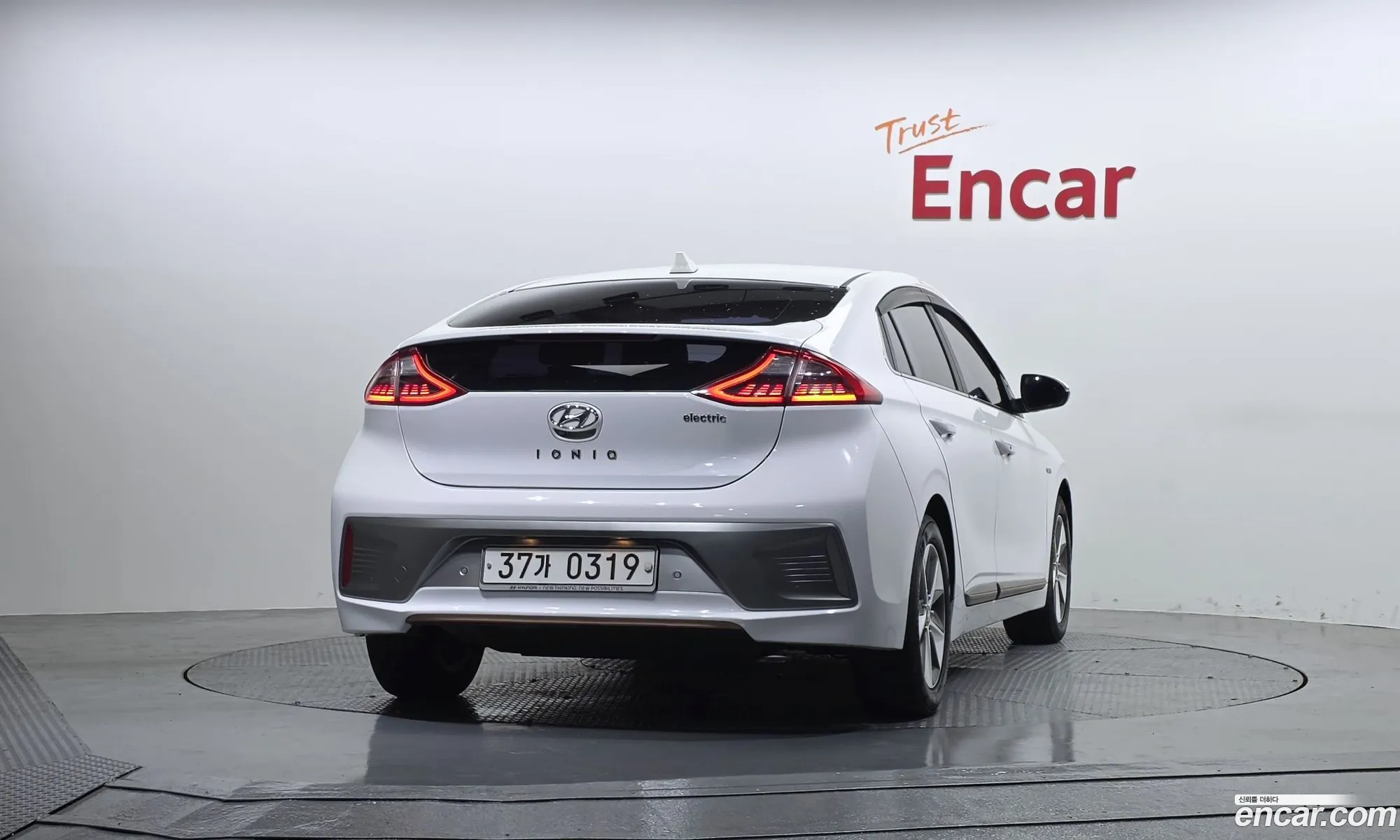 Hyundai Ioniq Electric 2016 — 4