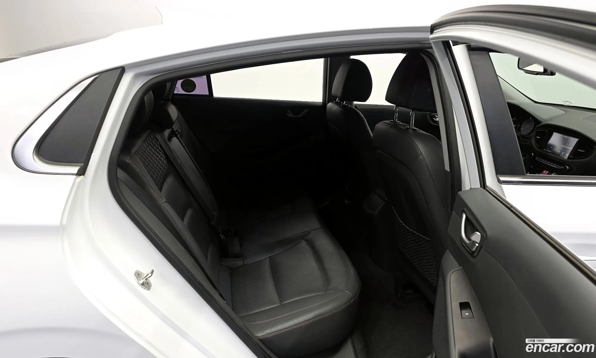 Hyundai Ioniq Electric 2016 — 16
