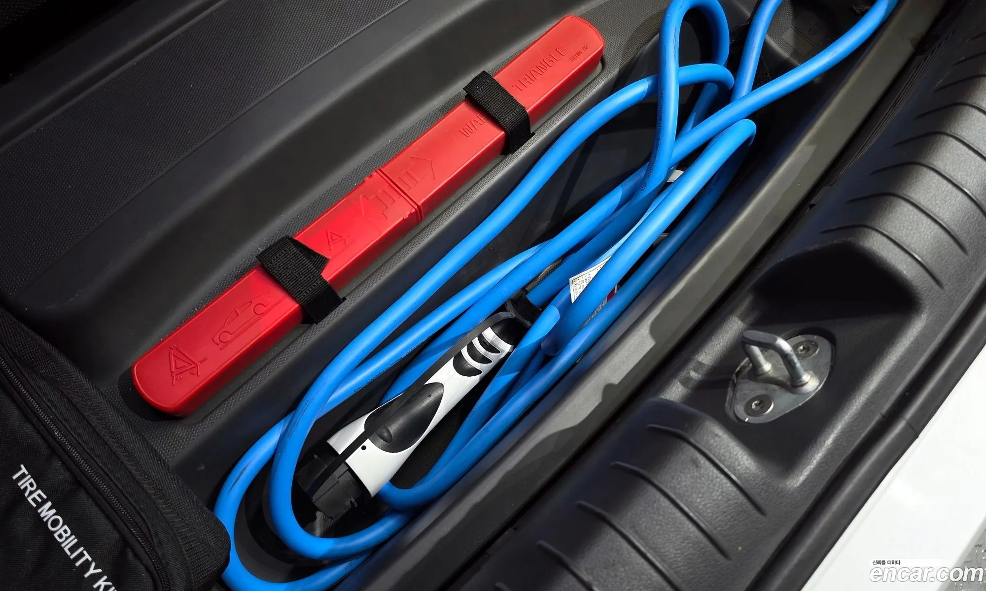 Hyundai Ioniq Electric 2016 — 3