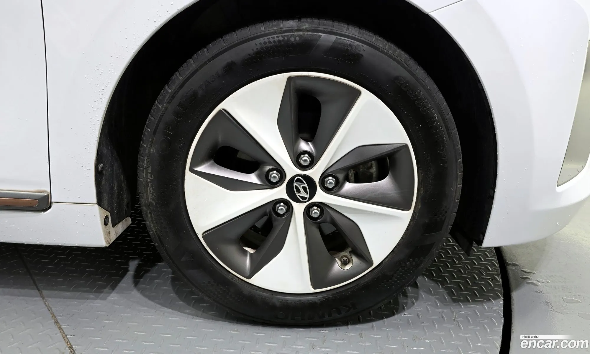 Hyundai Ioniq Electric 2016 — 6