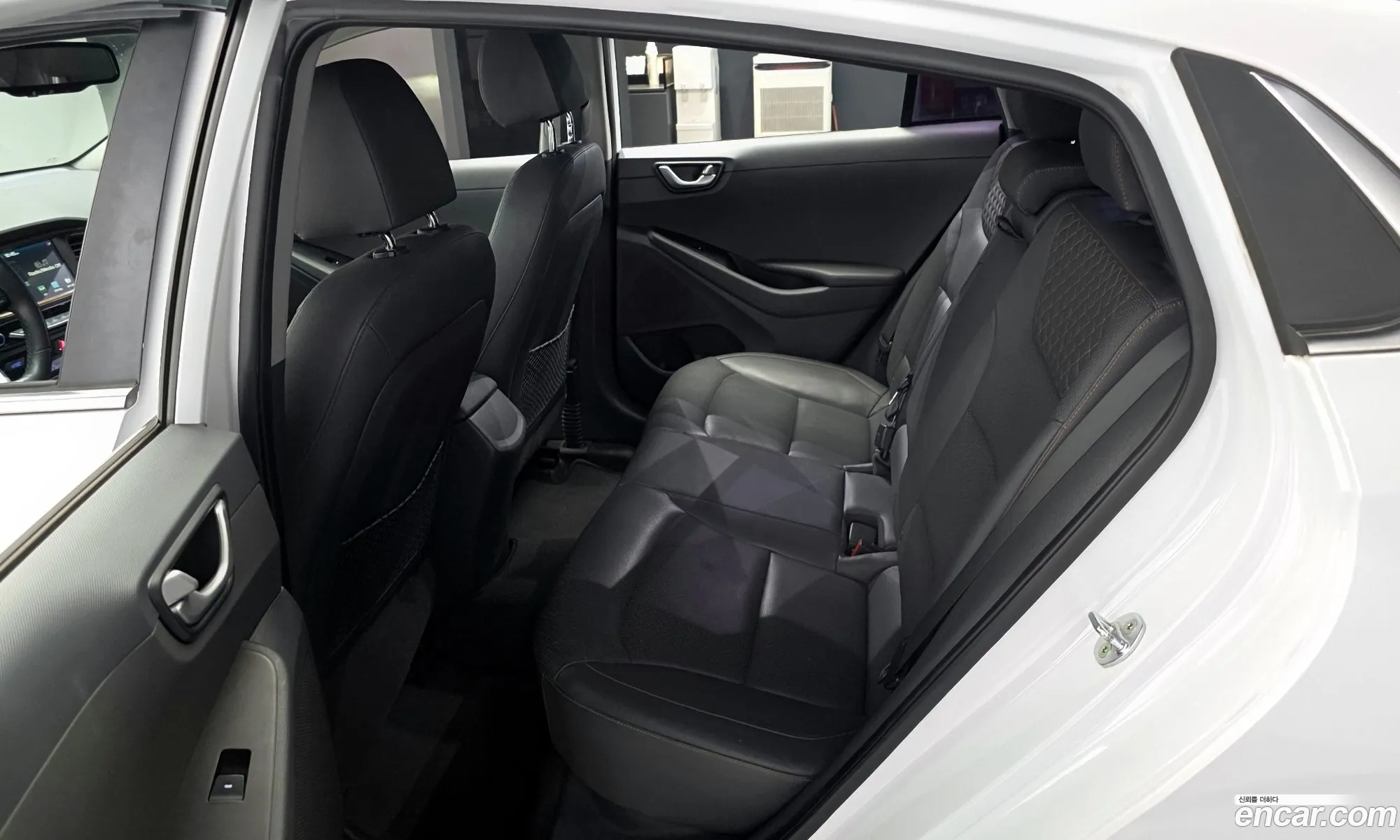Hyundai Ioniq Electric 2016 — 30