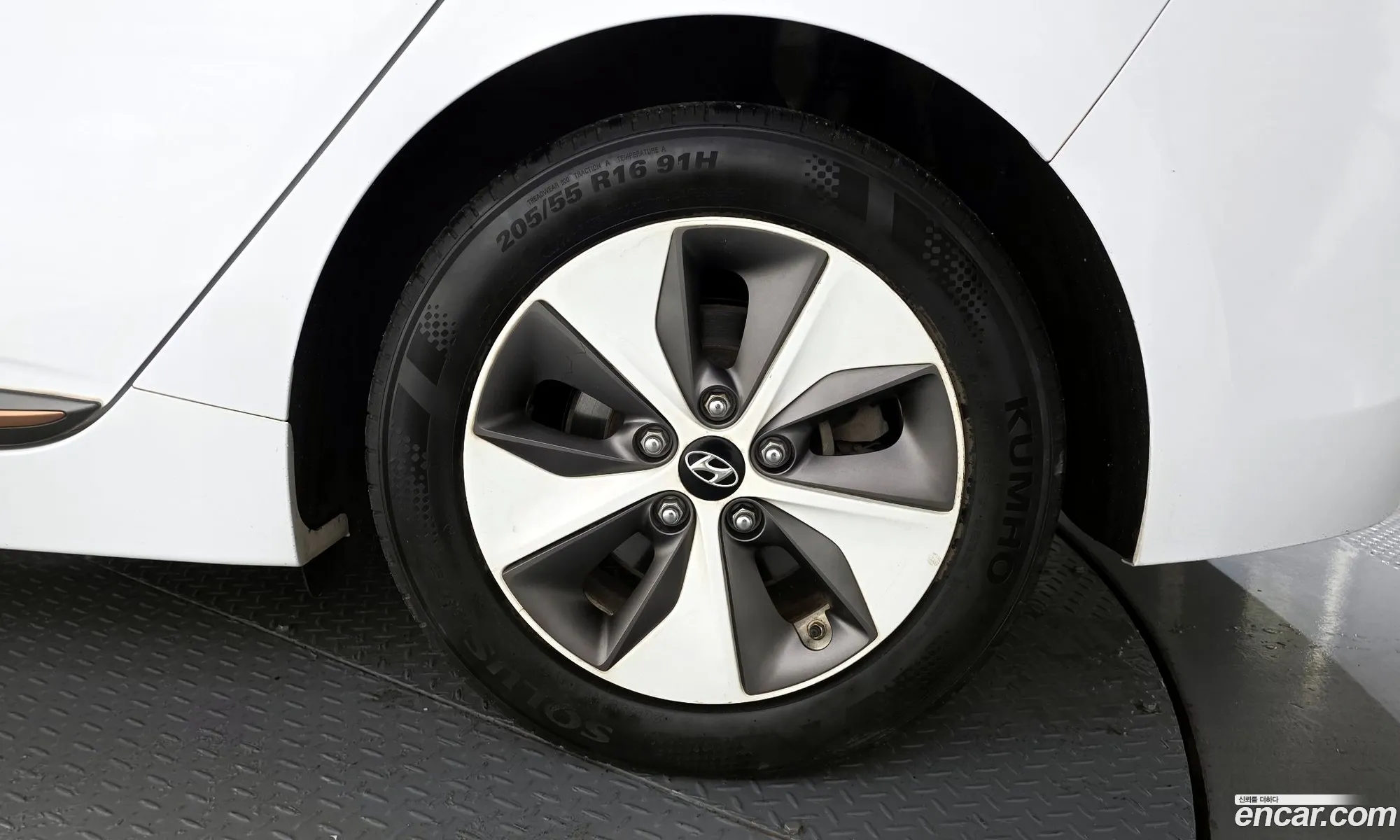 Hyundai Ioniq Electric 2016 — 31