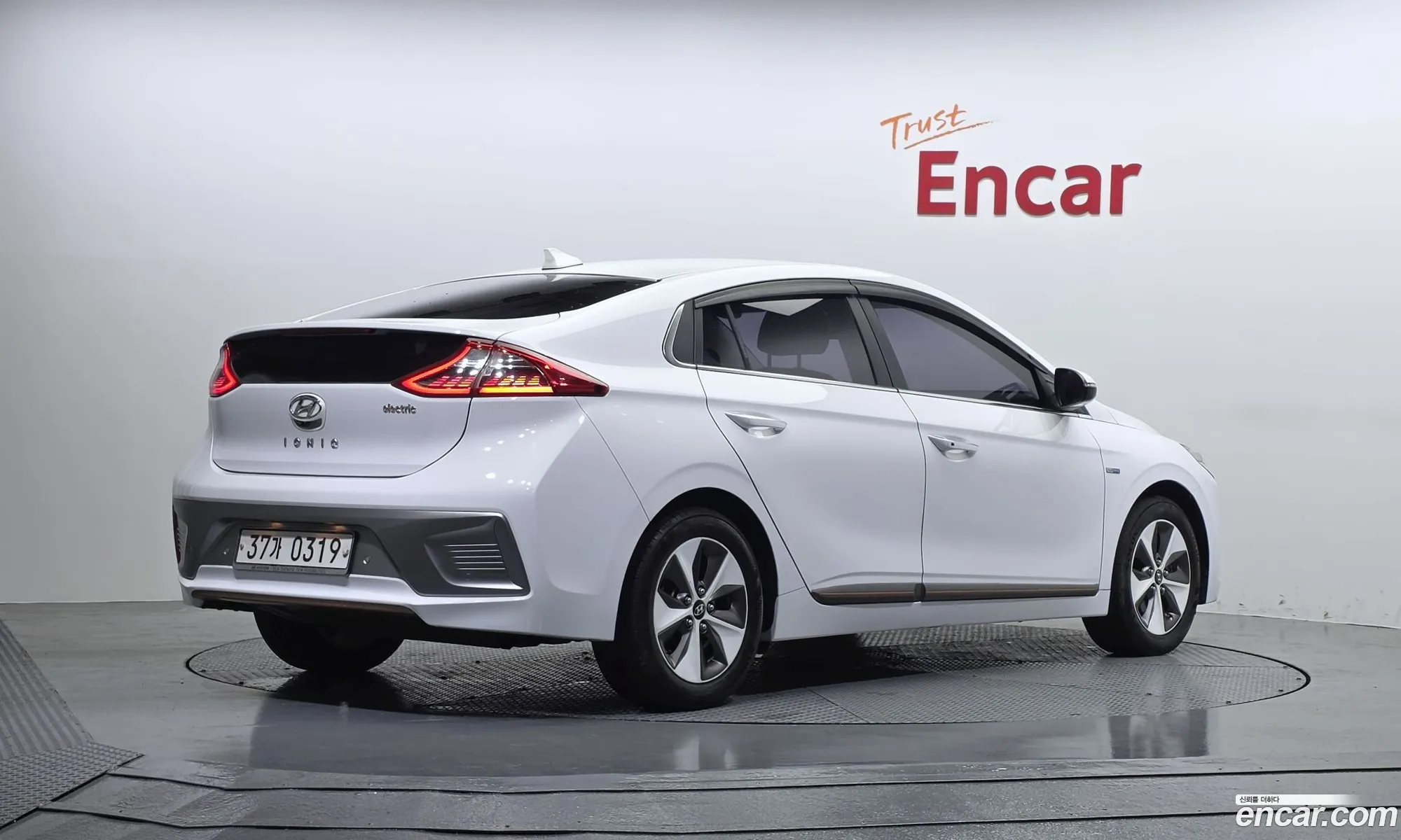 Hyundai Ioniq Electric 2016 — 5