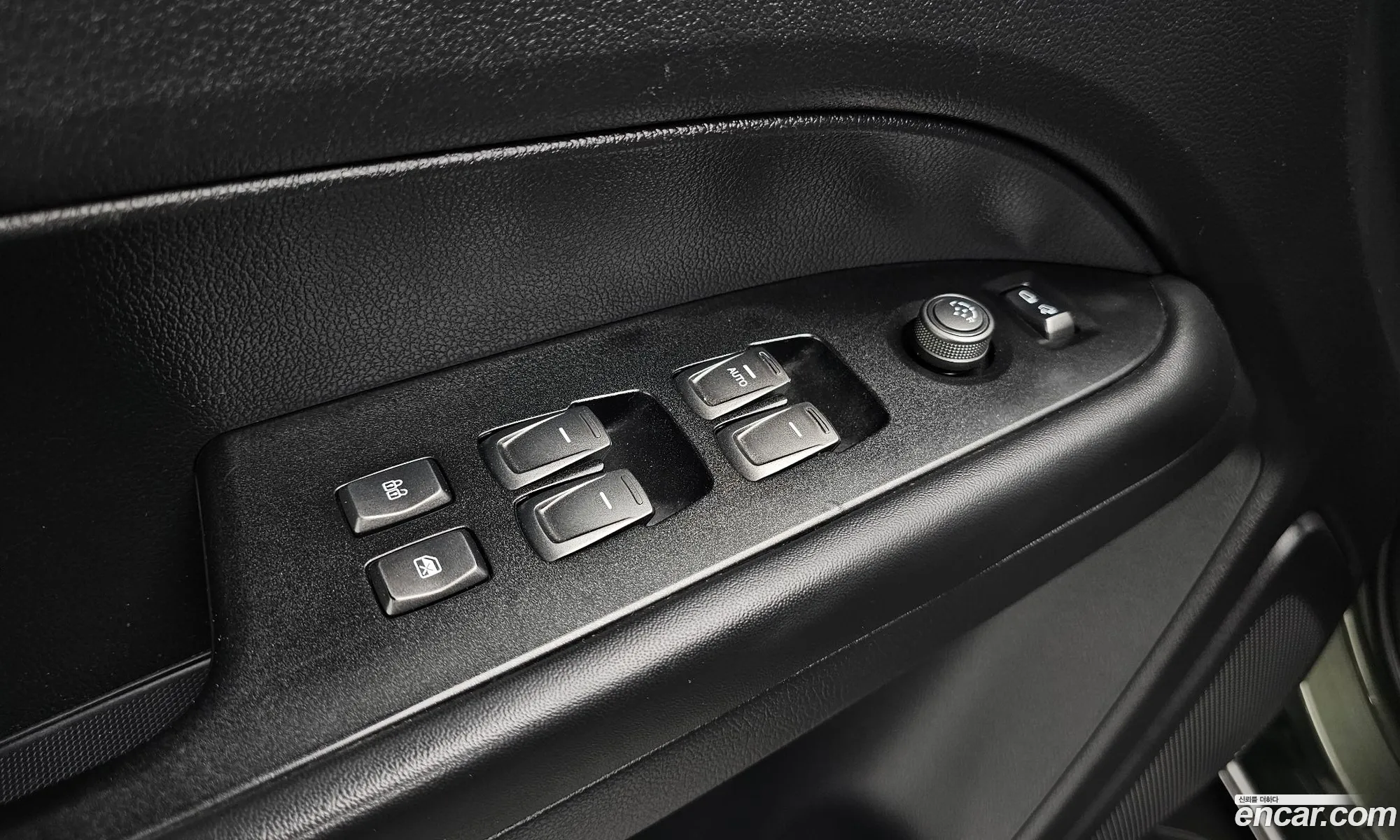 KG Mobility (SsangYong) Rexton Sports Khan 2023 — 19