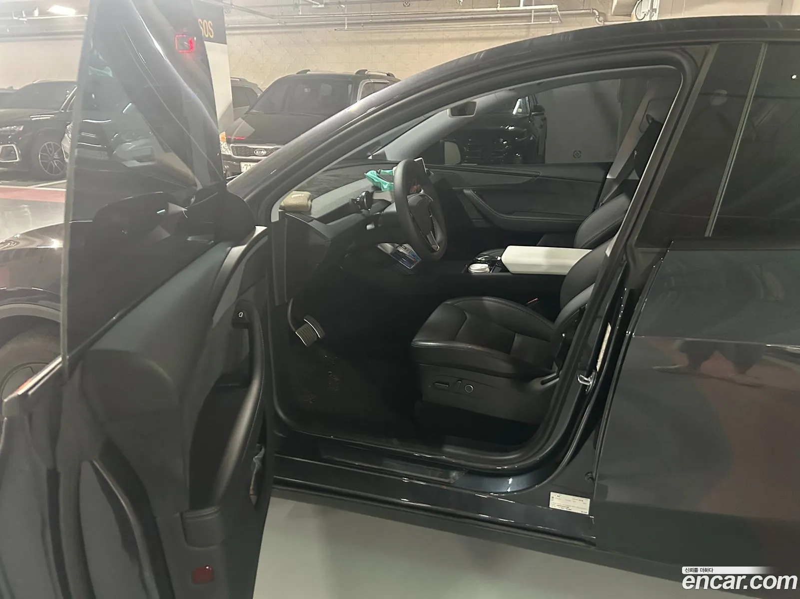 Tesla Model Y 2025 — 2