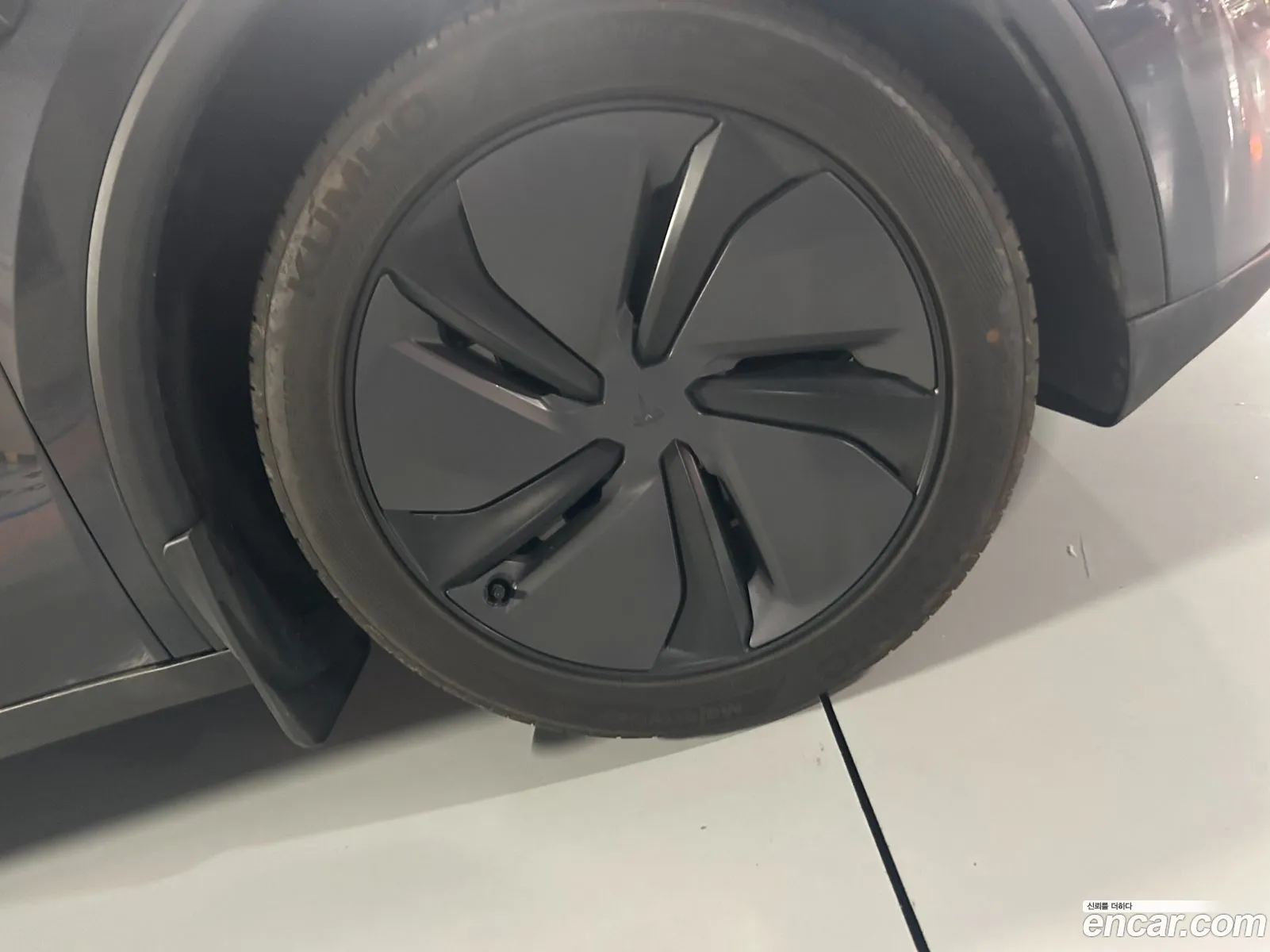 Tesla Model Y 2025 — 8