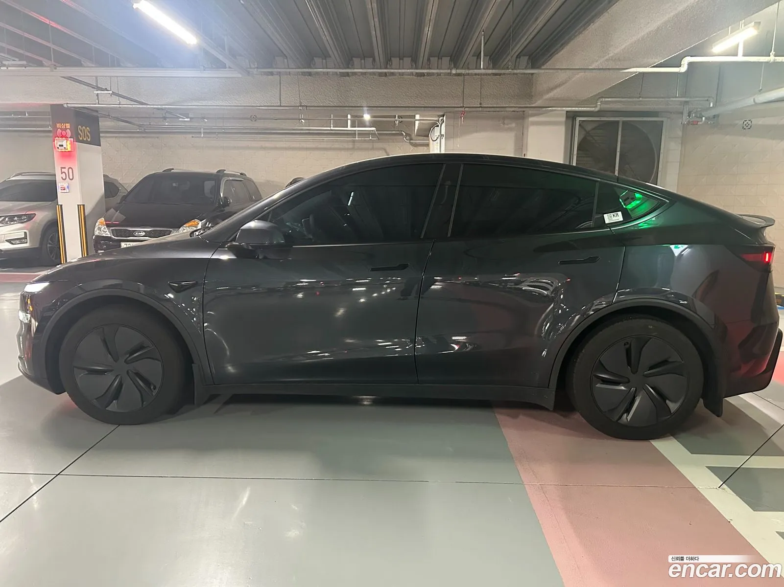 Tesla Model Y 2025 — 10