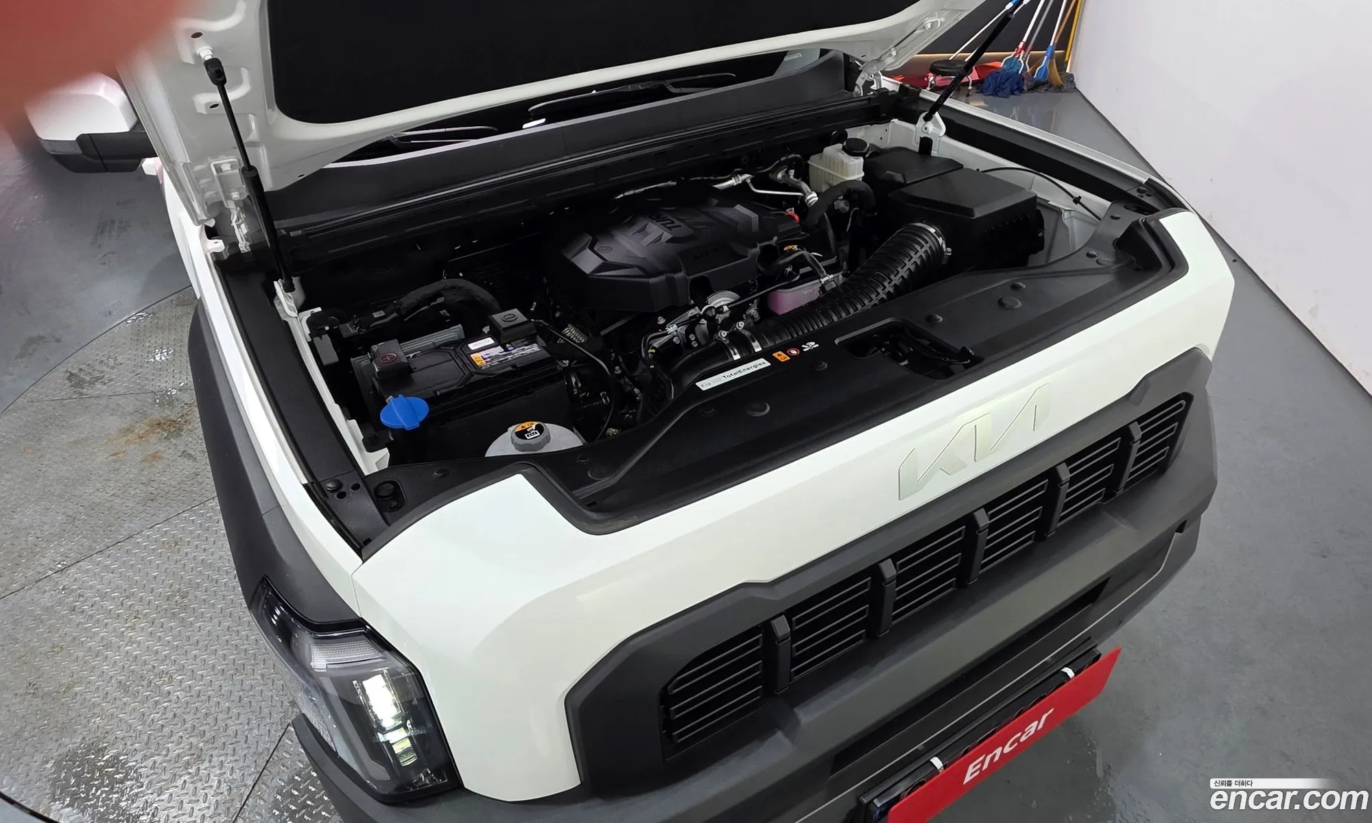 Kia Tasman 2025 KNCSBY7BDTA000885 — 10
