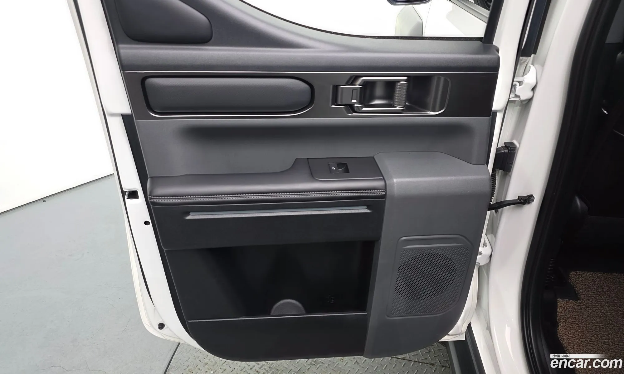 Kia Tasman 2025 KNCSBY7BDTA000885 — 28