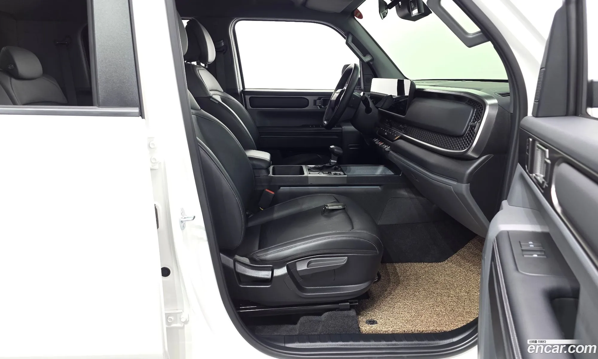 Kia Tasman 2025 KNCSBY7BDTA000885 — 9